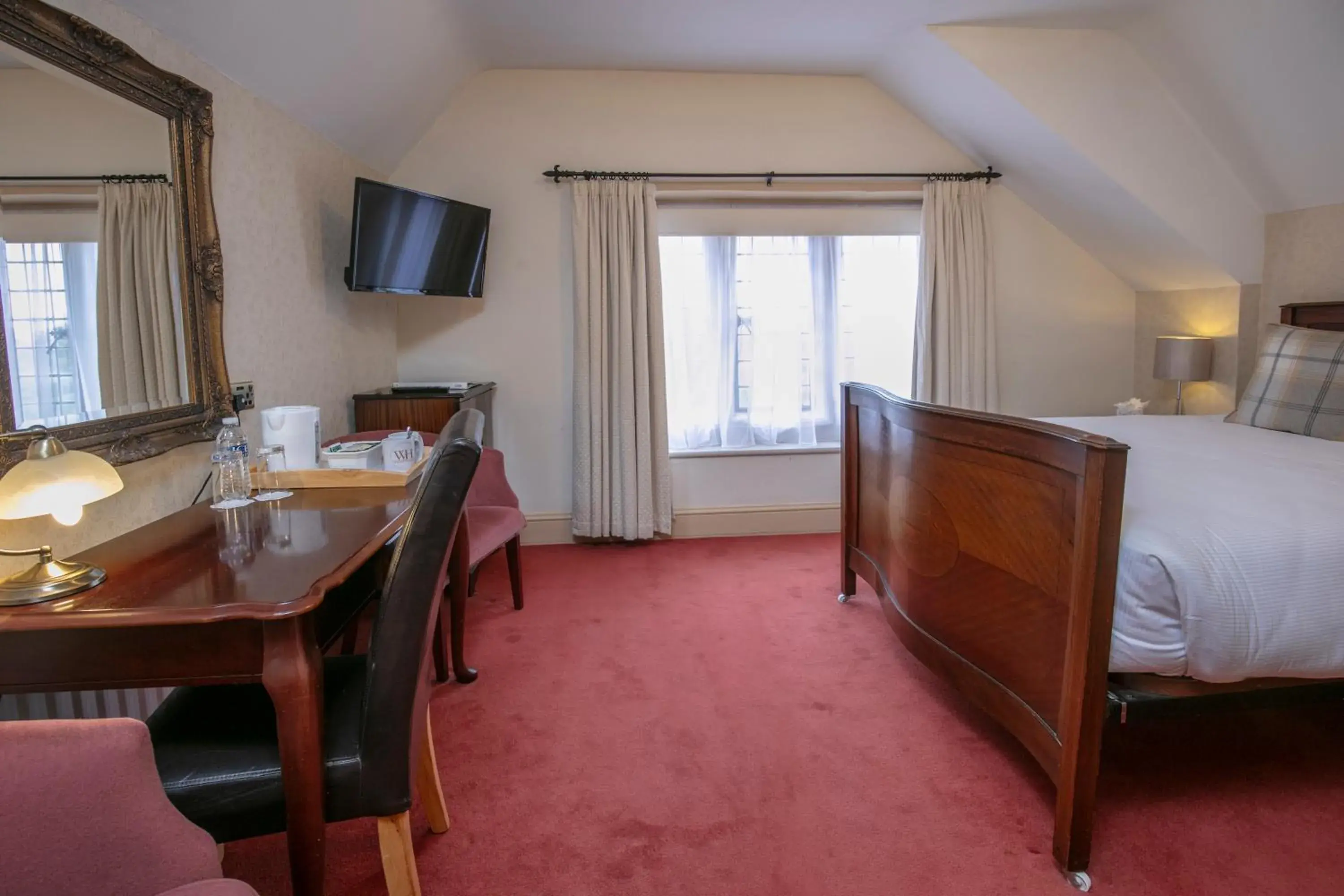 Bedroom, TV/Entertainment Center in Weston Hall Hotel Sure Hotel Collection by Best Western