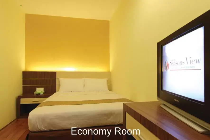 TV and multimedia, Bed in Seasons View Hotel