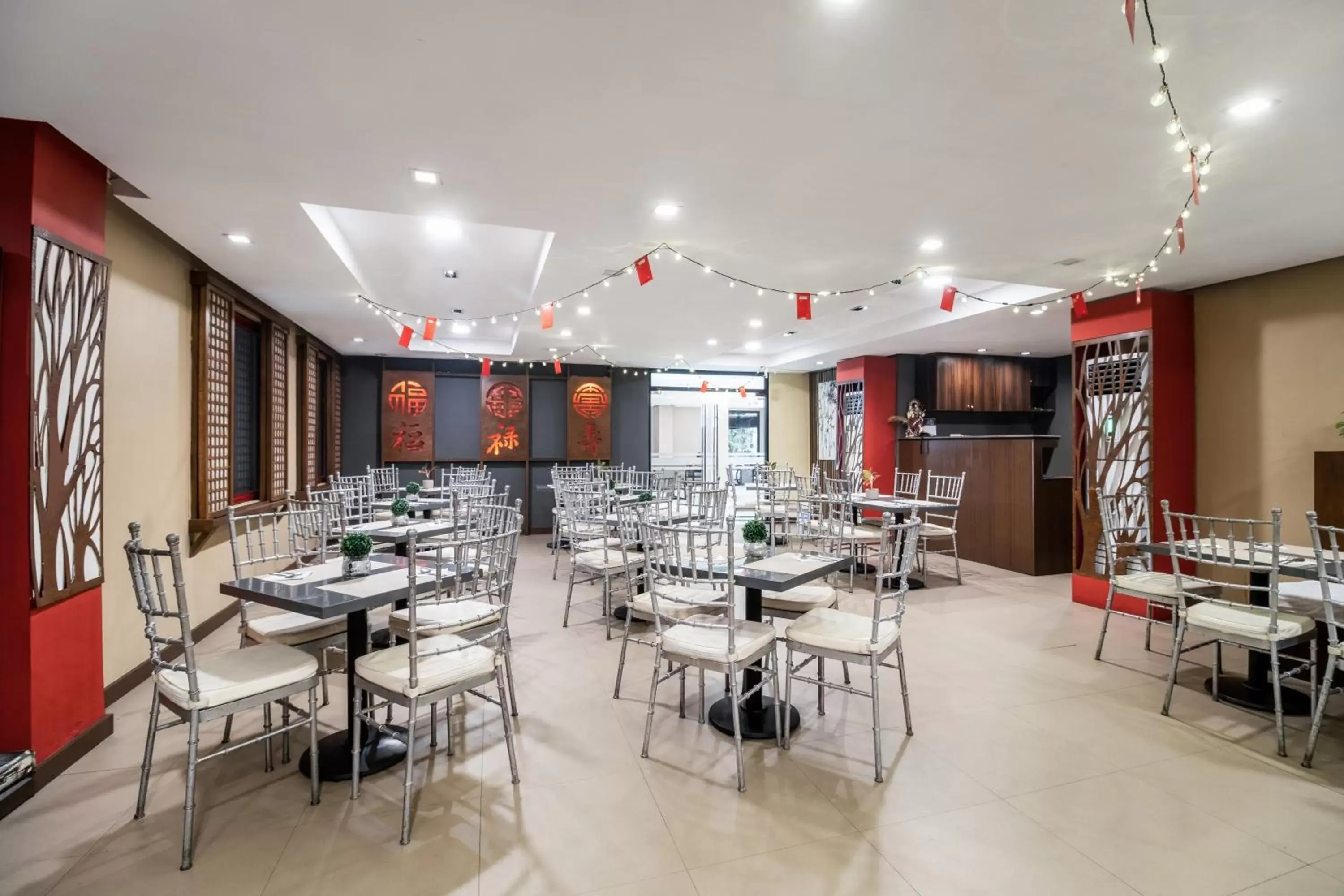 Restaurant/Places to Eat in Jinjiang Inn - Ortigas