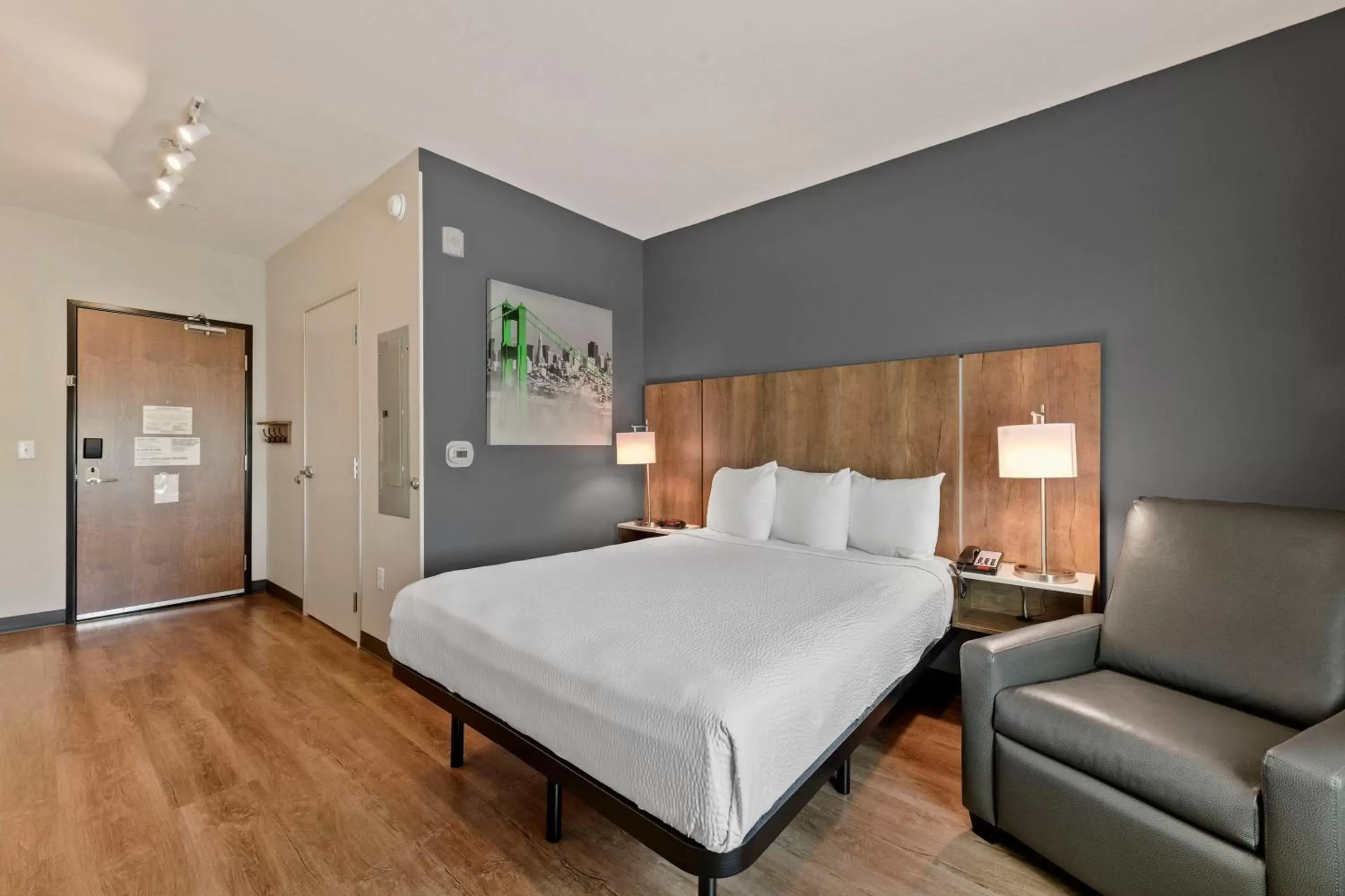 Bed in Extended Stay America Premier Suites - Savannah - Pooler
