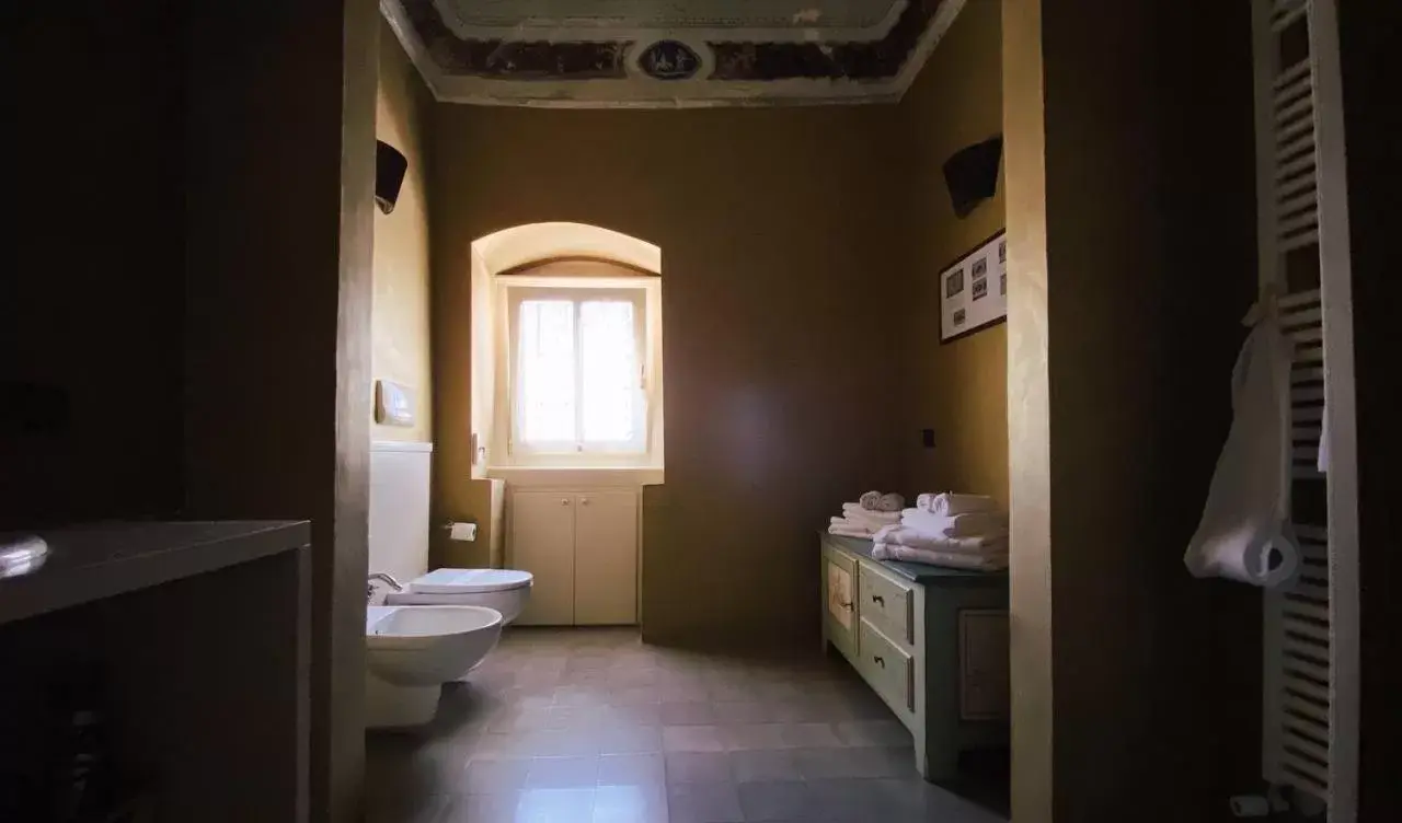 Bathroom in Palazzo Gambuzza