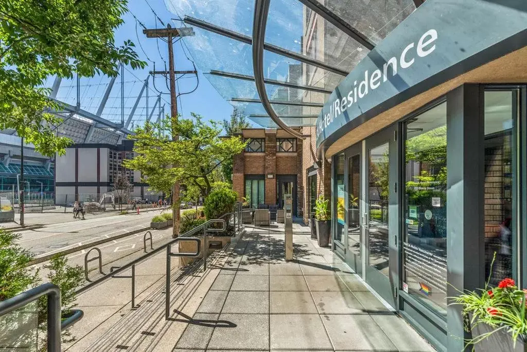Facade/entrance in YWCA Hotel Vancouver Facade/entrance in YWCA Hotel Vancouver