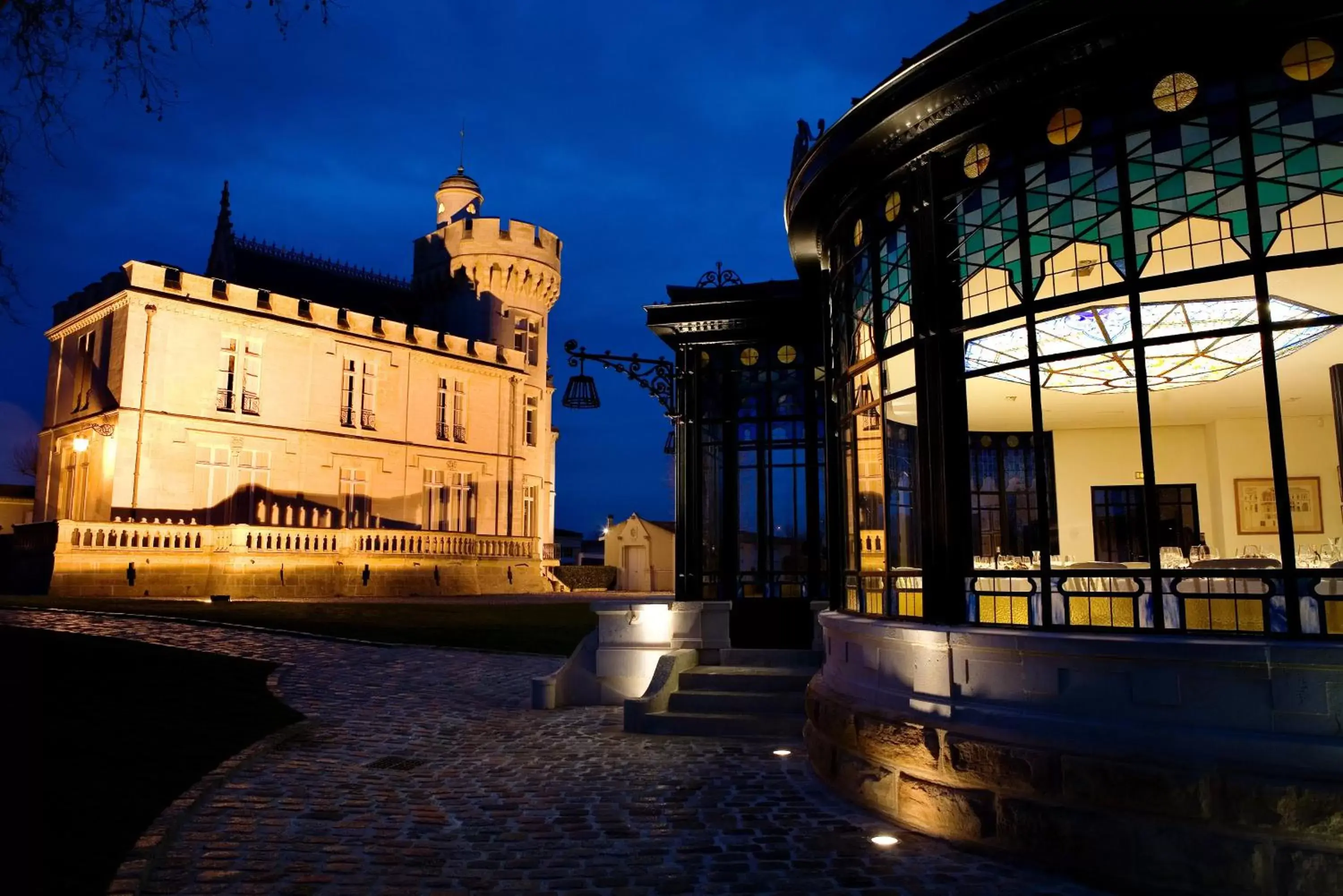 Facade/entrance, Property Building in Château Pape Clément