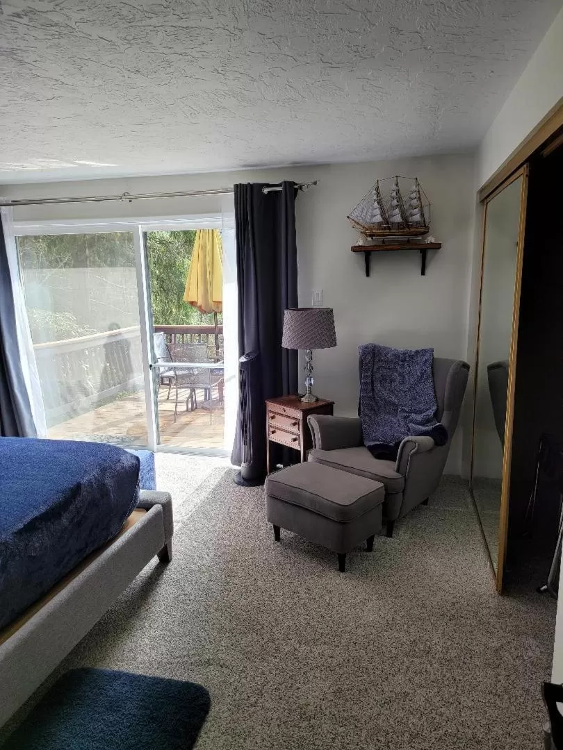 Seating area in Misty Valley Inn