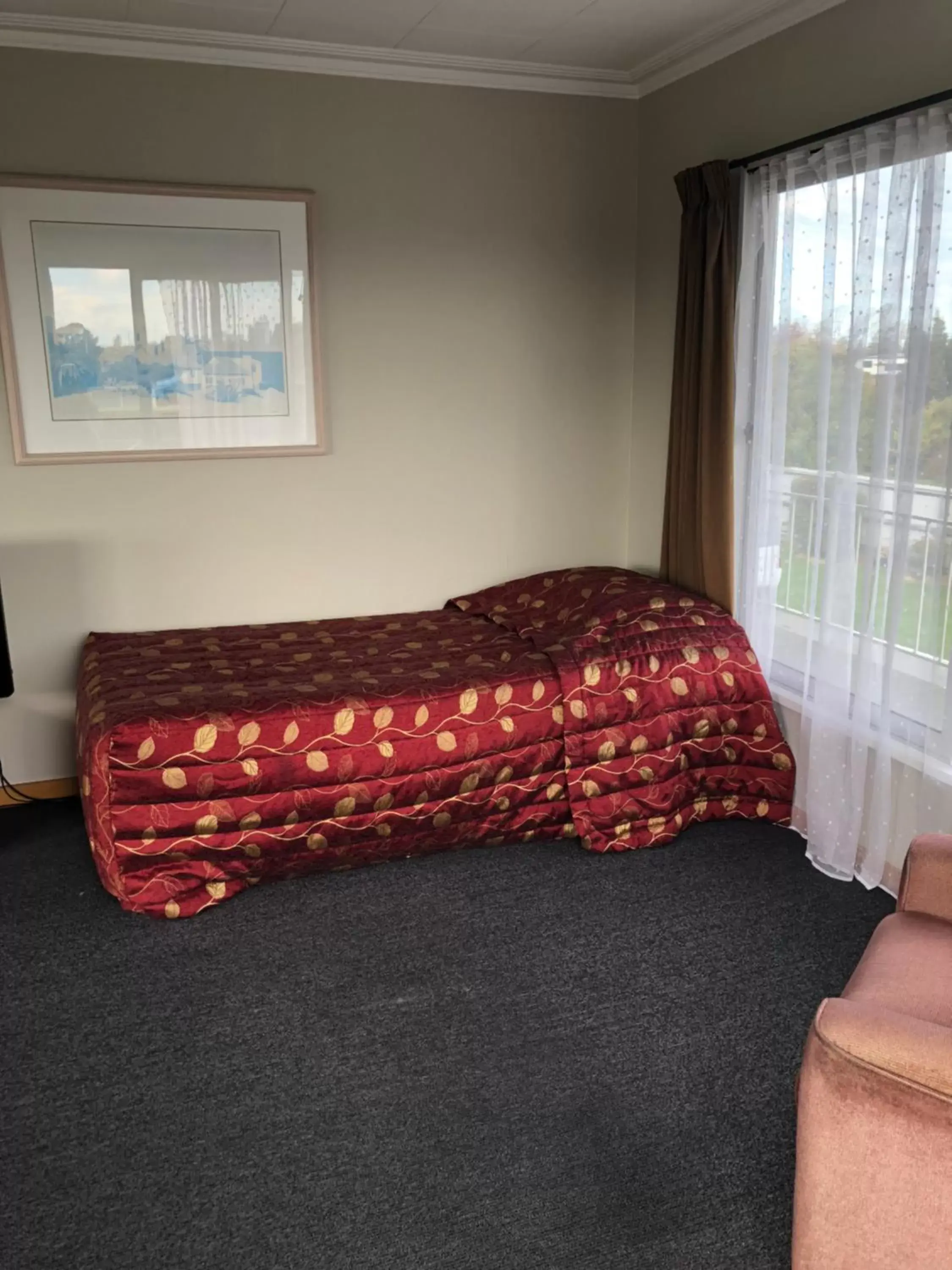Bed in Lilybrook Motel