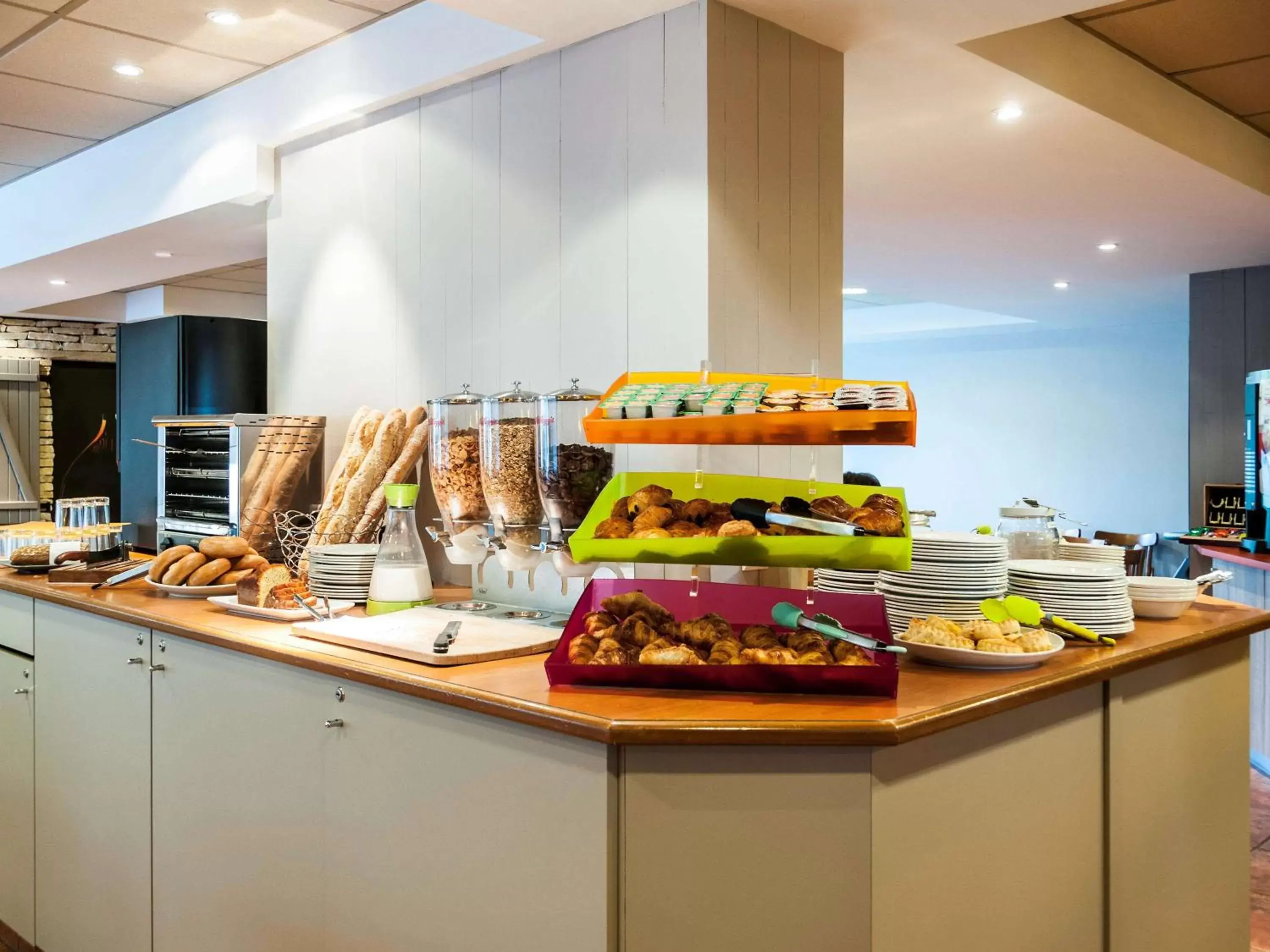 Continental breakfast, Food in Ibis Styles Cognac