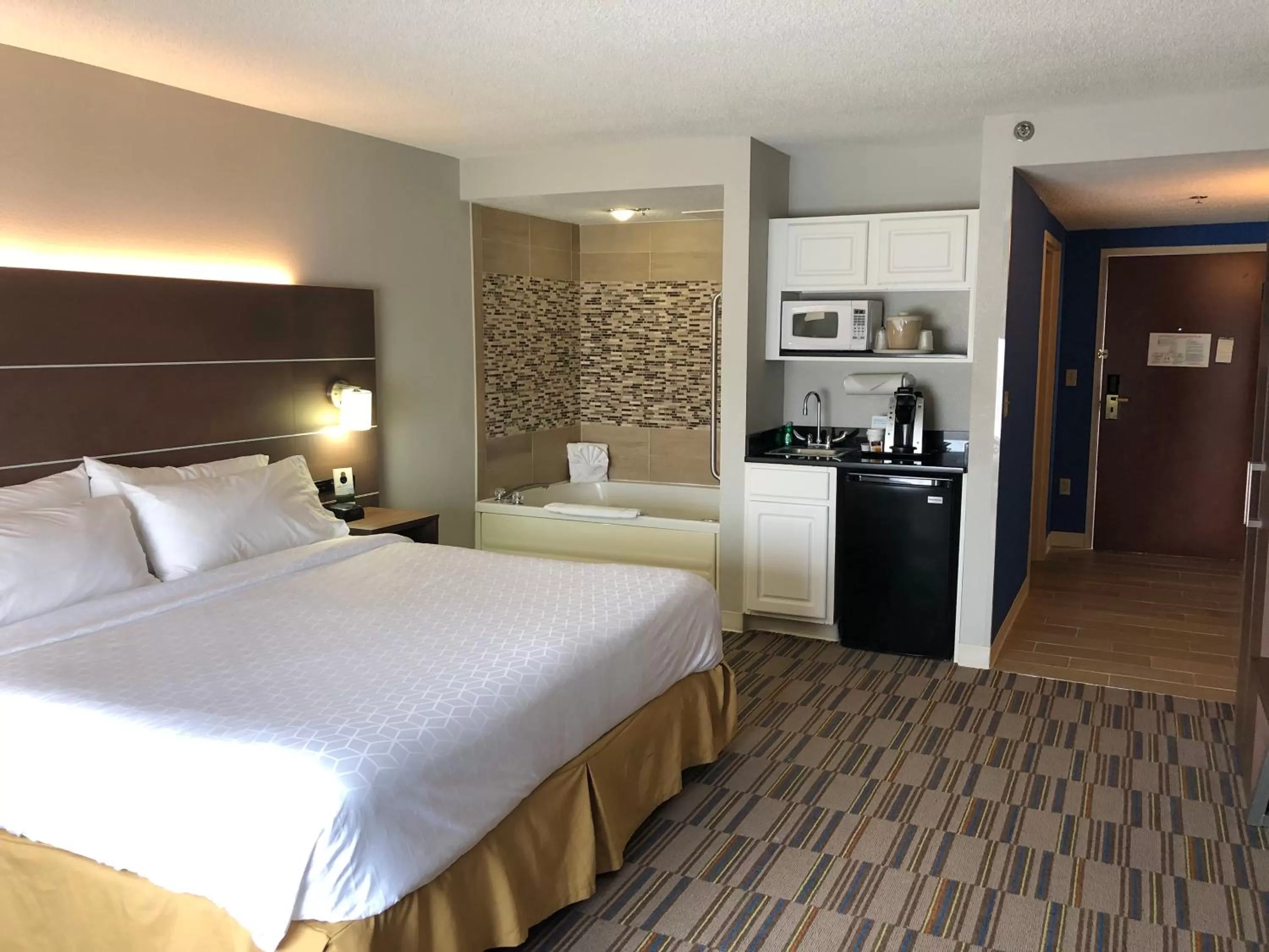 Bed in Holiday Inn Express and Suites Quakertown - Allentown Area by IHG