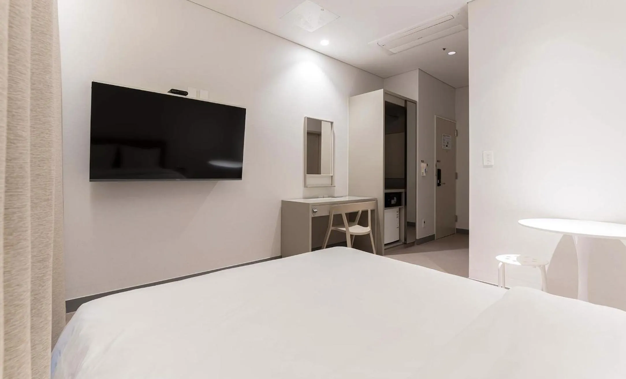 Bed in H Avenue Hotel Idae Shinchon