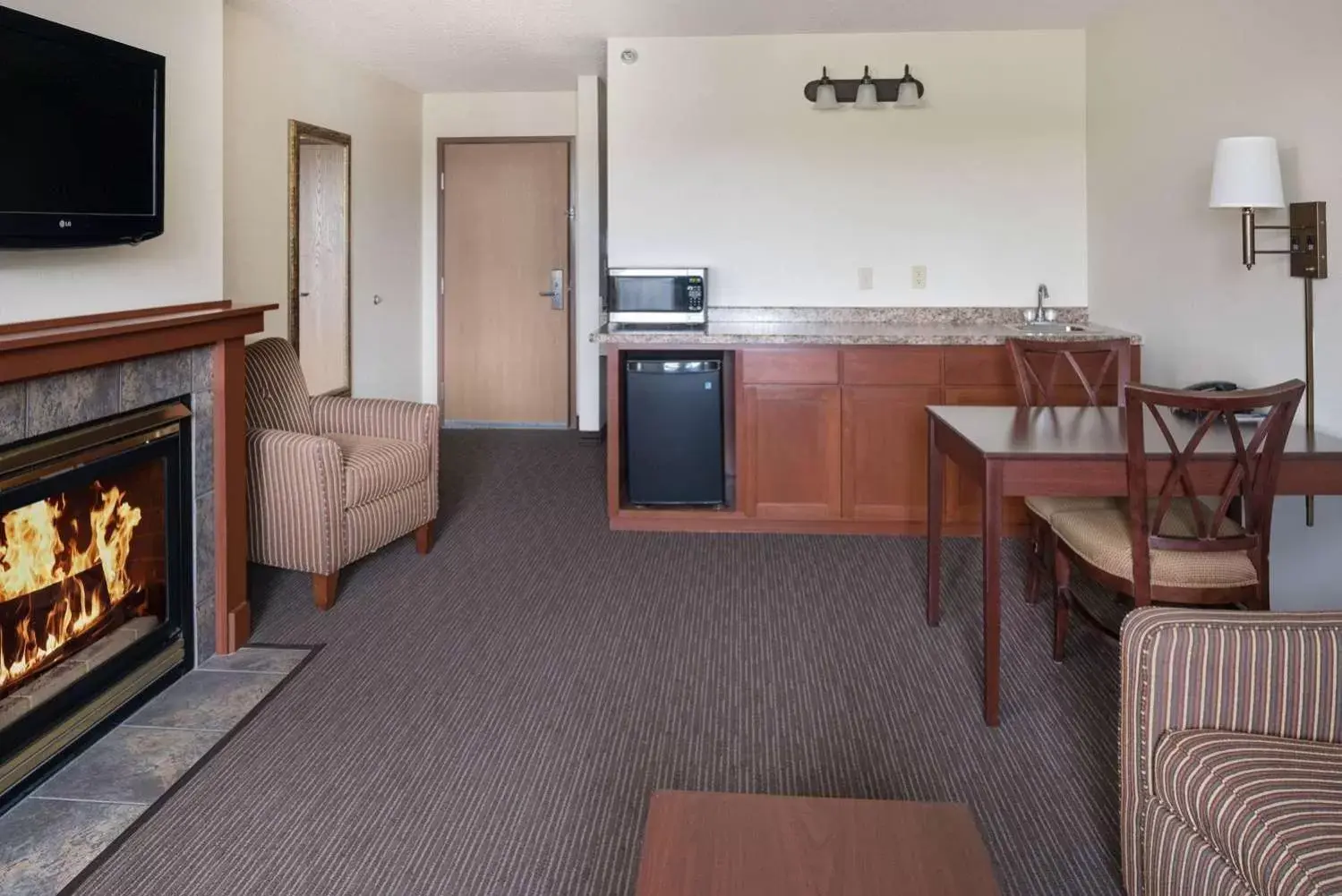 Superior King Suite - Non-Smoking in AmericInn by Wyndham Valley City Conference Center