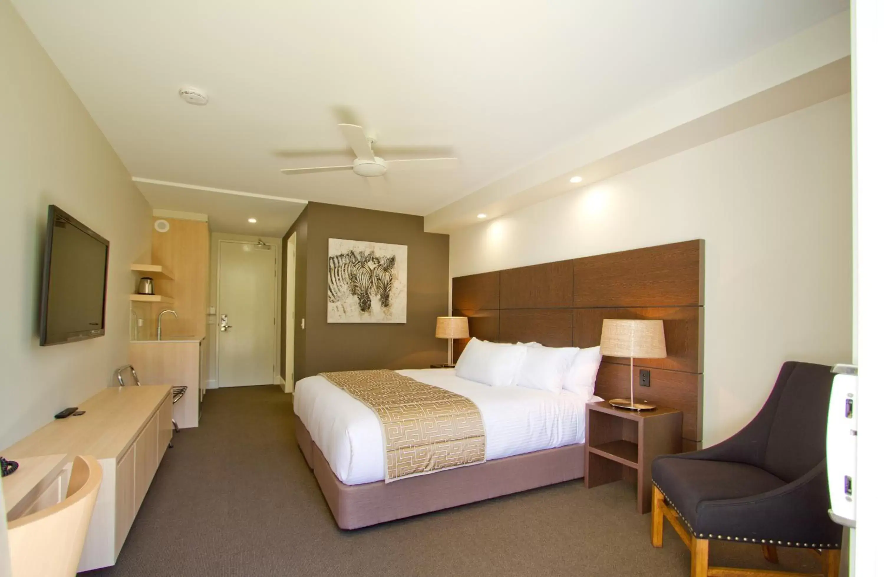 Photo of the whole room, Bed in The Remington Muswellbrook Photo of the whole room, Bed in The Remington Muswellbrook