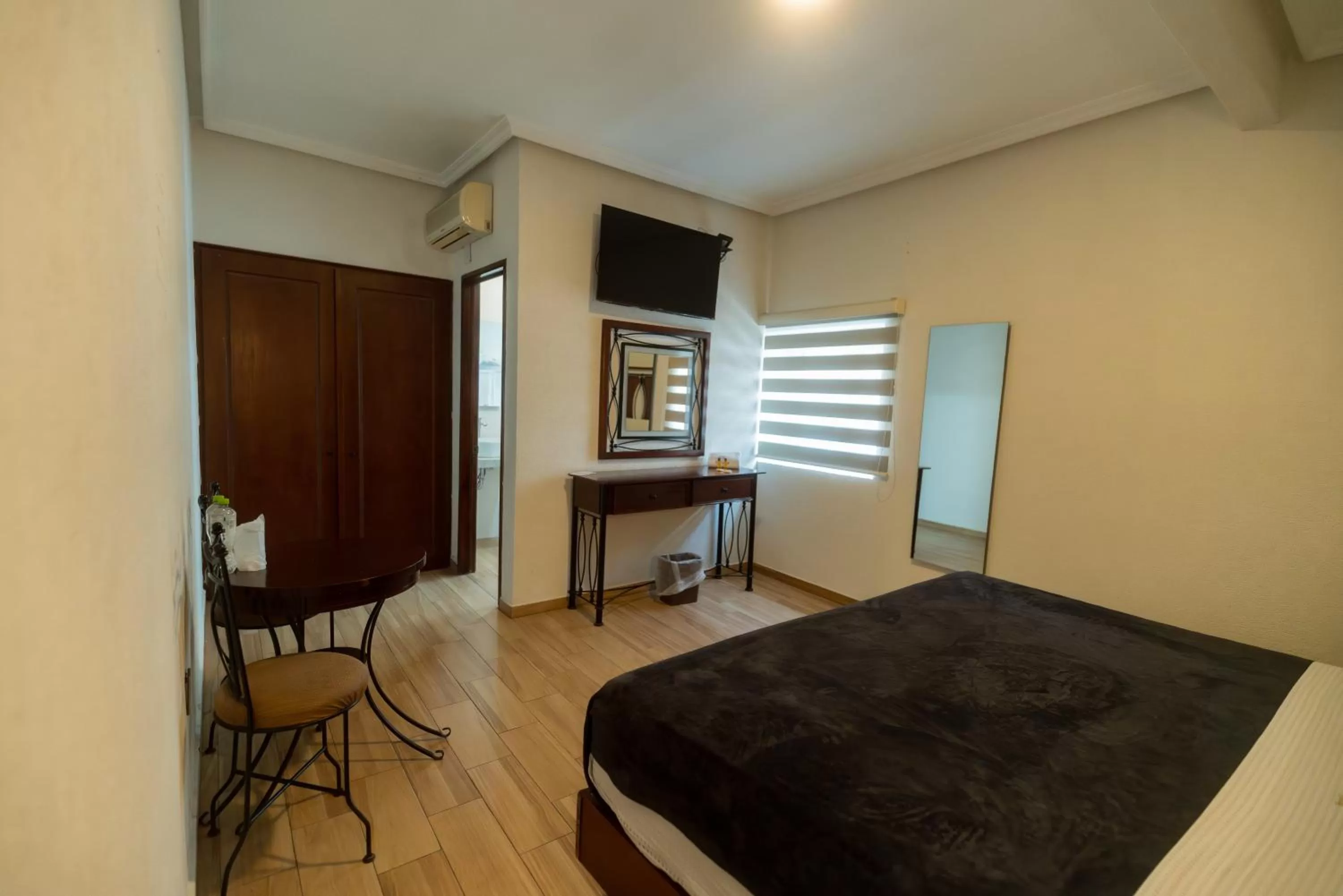 Bedroom, Bed in Hotel Alcazar - Guadalajara Centro Historico