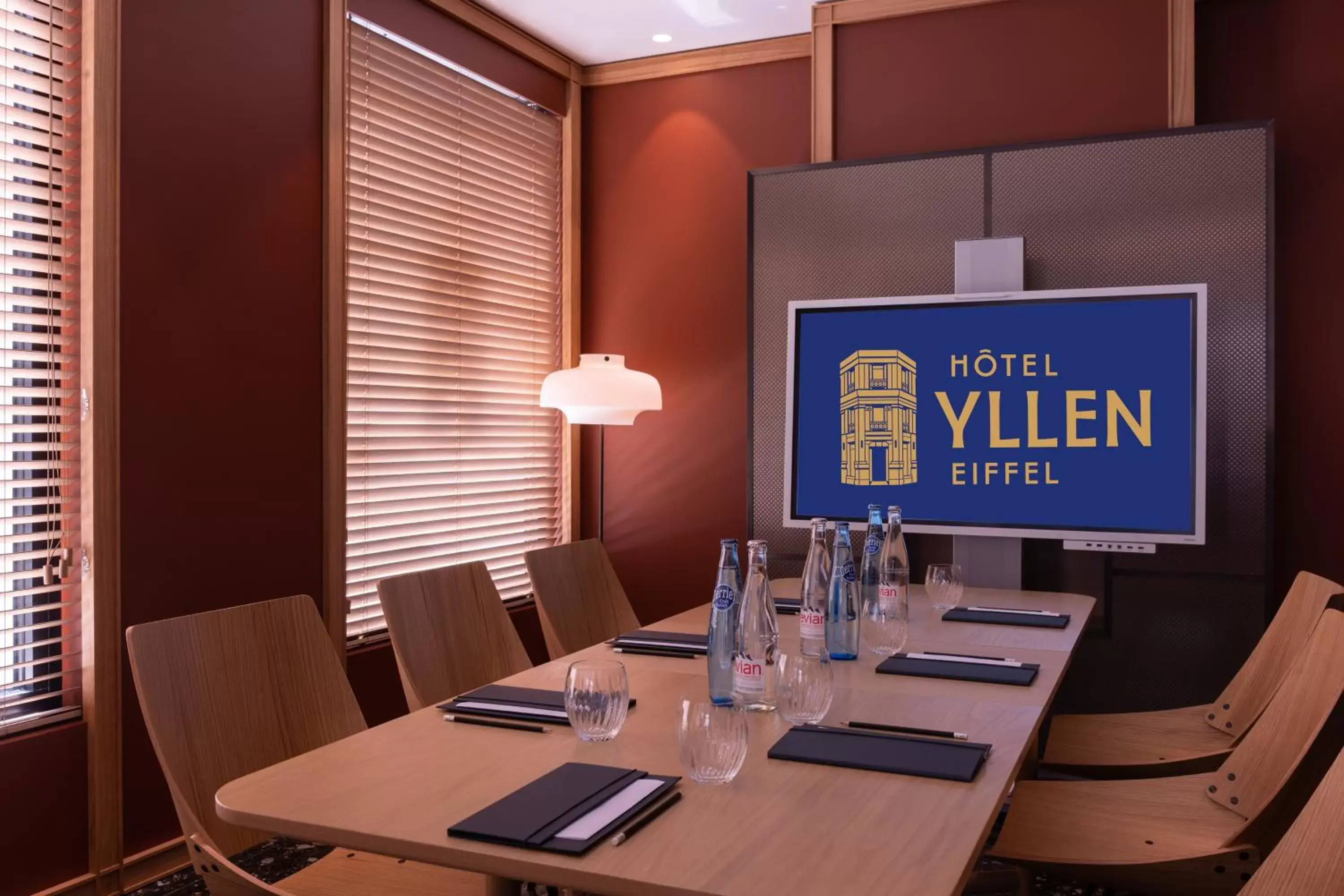 Meeting/conference room in Hotel Yllen Eiffel