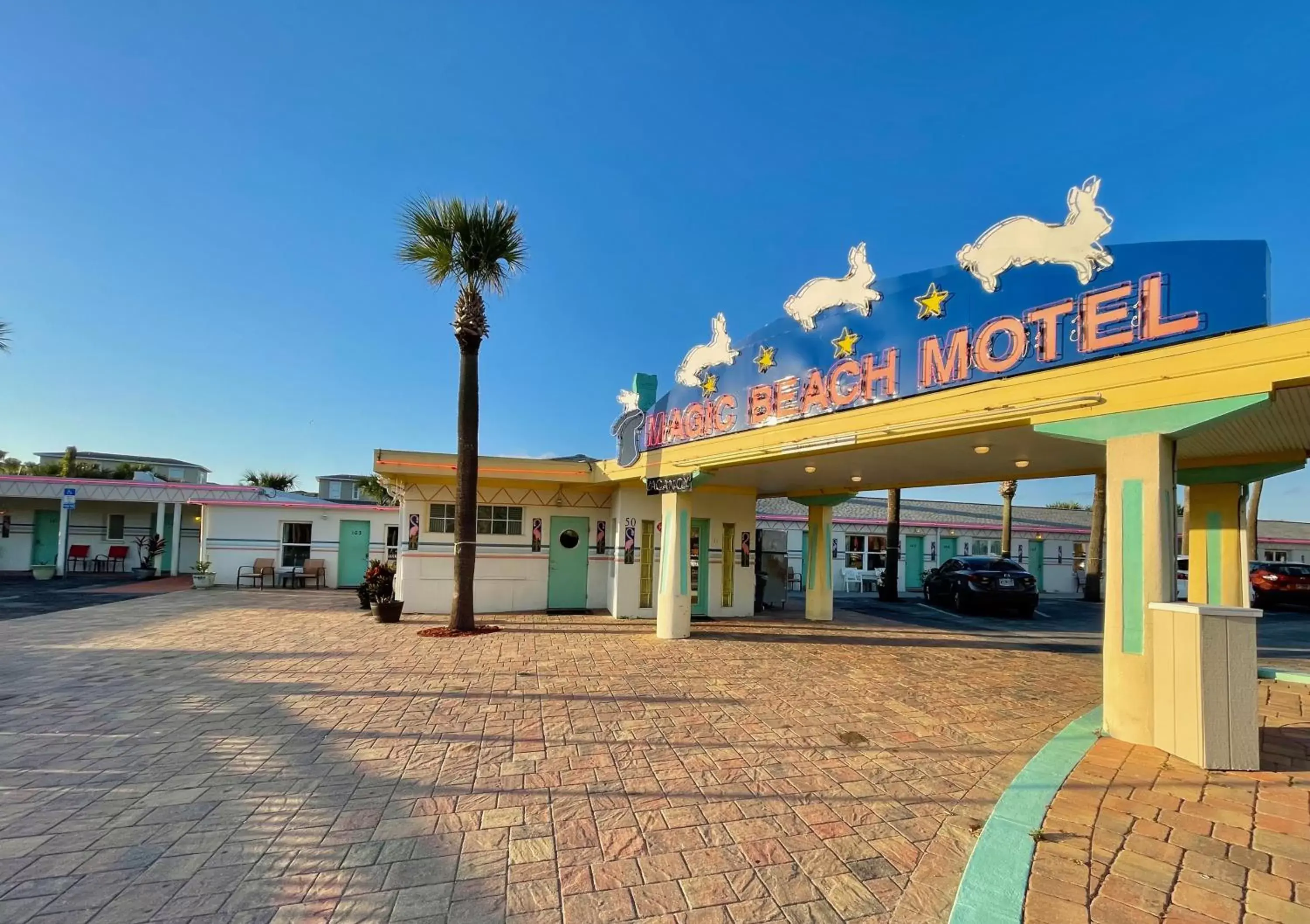 Property Building in Magic Beach Motel - Vilano Beach, Saint Augustine