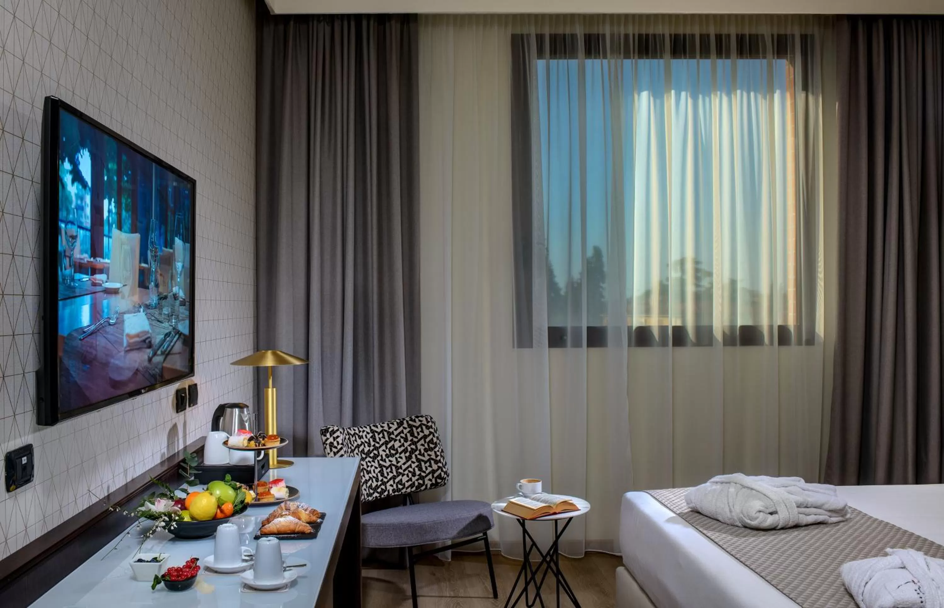 Shower, Bed in Savhotel Aemilia Bologna