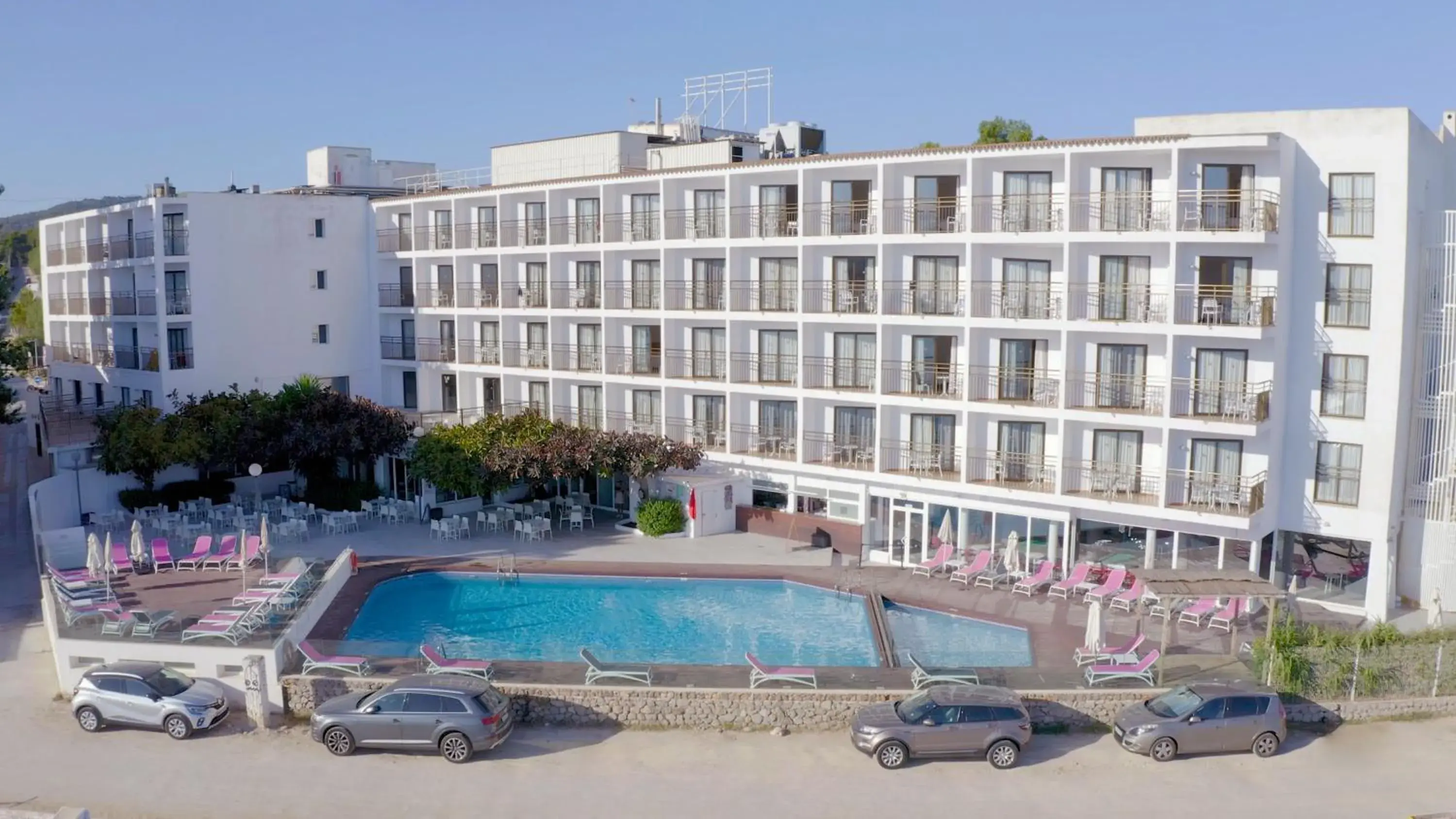 Property building, Swimming Pool in Hotel Playasol San Remo