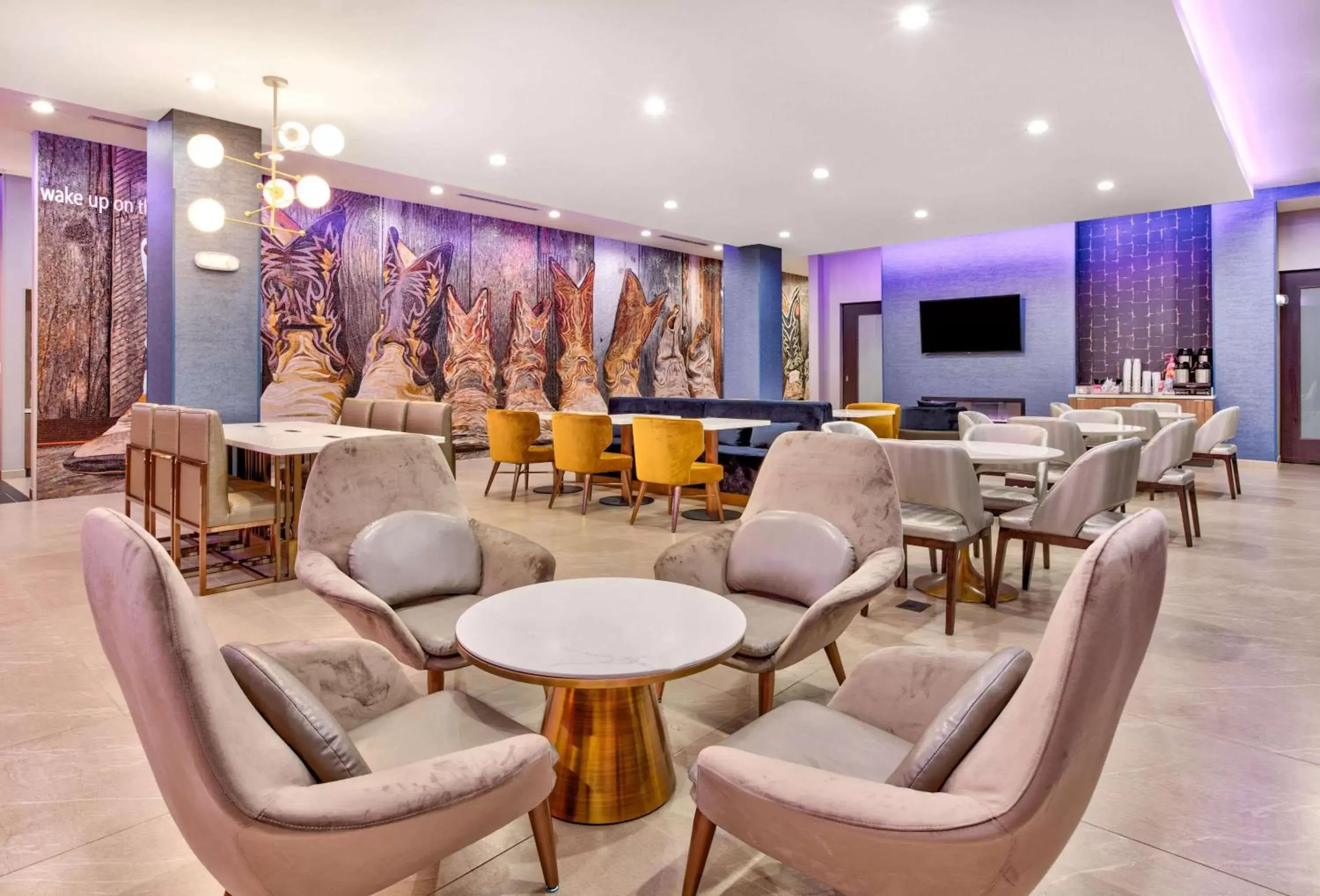 Lobby or reception, Lounge/Bar in La Quinta Inn & Suites by Wyndham Terrell