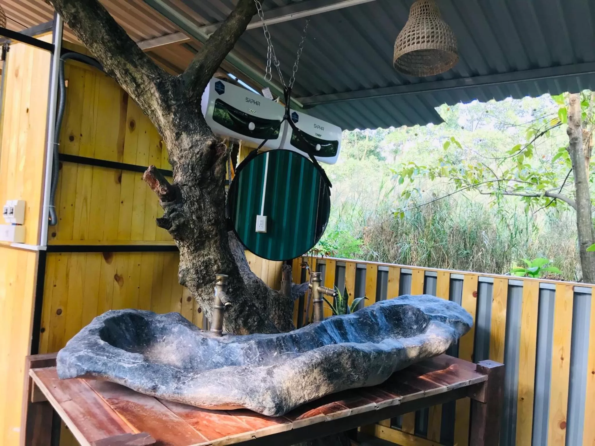 Shower in Trang An Lamia Bungalow