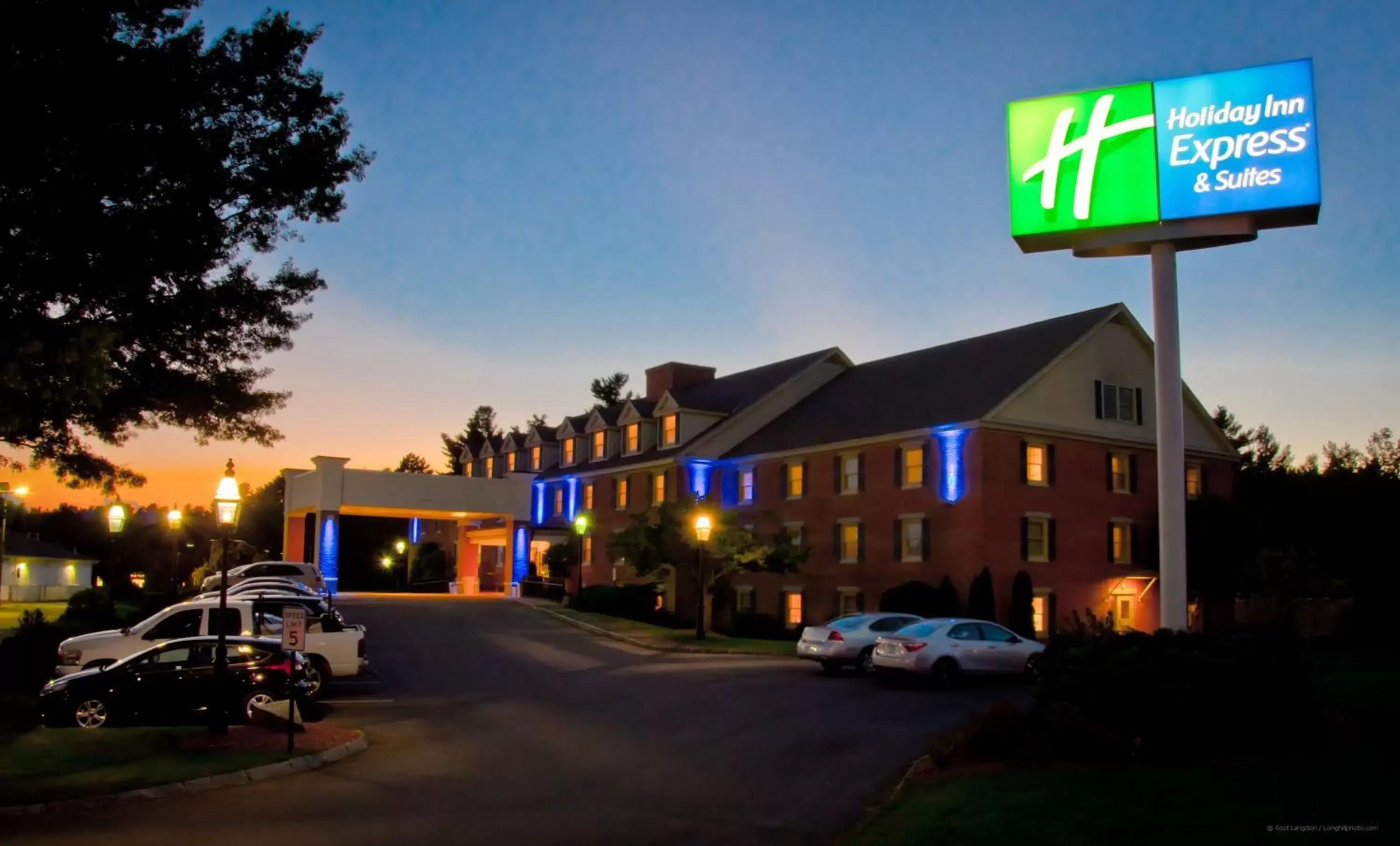Property Building in Holiday Inn Express and Suites Merrimack, an IHG Hotel