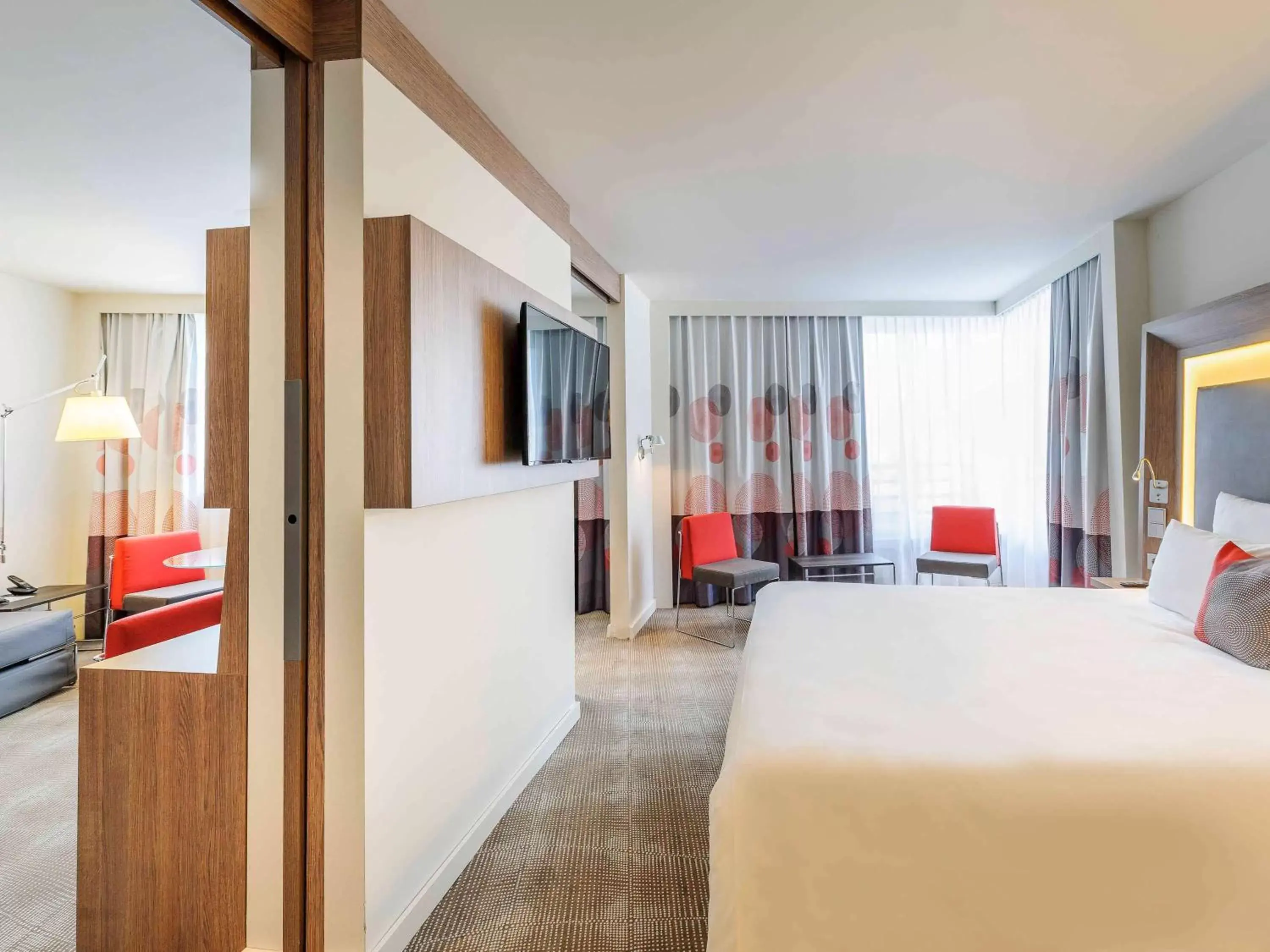 Photo of the whole room in Novotel München City Arnulfpark