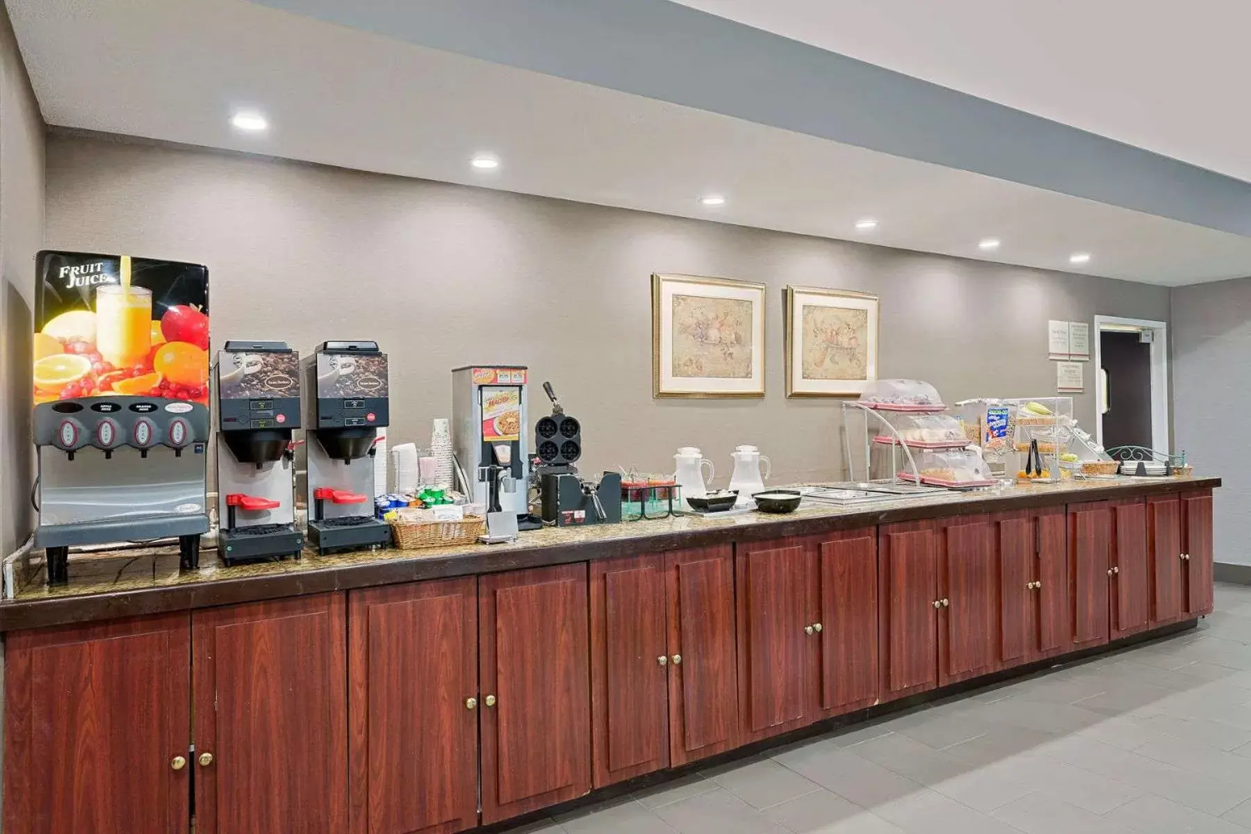 Restaurant/Places to Eat in Hawthorn Suites by Wyndham Columbus West