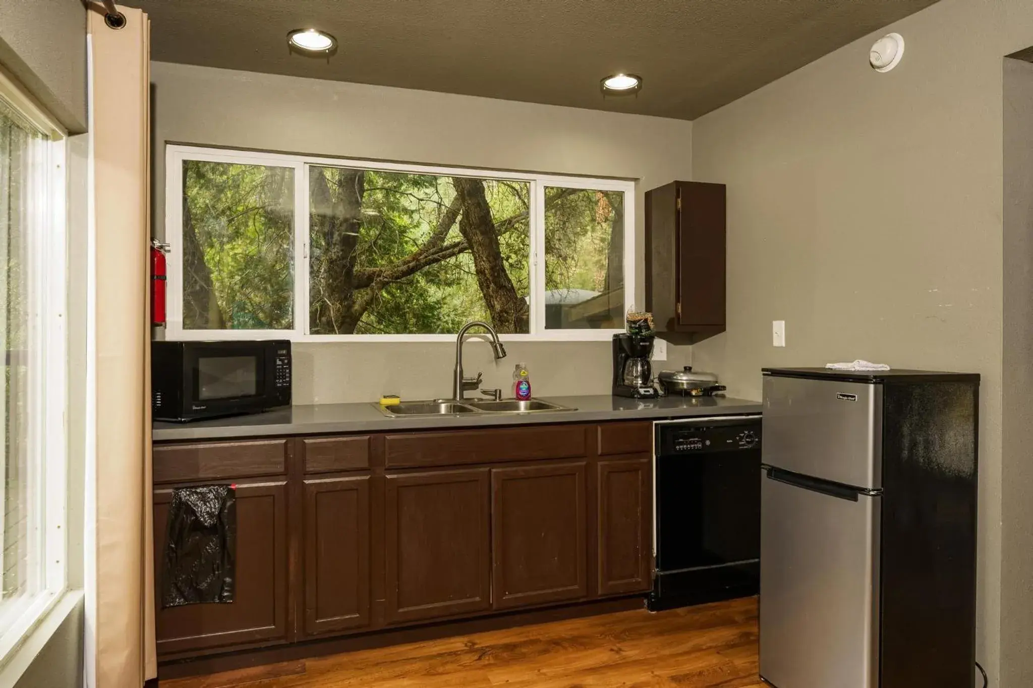 Kitchen/Kitchenette in Mountain Trail Lodge and Vacation Rentals