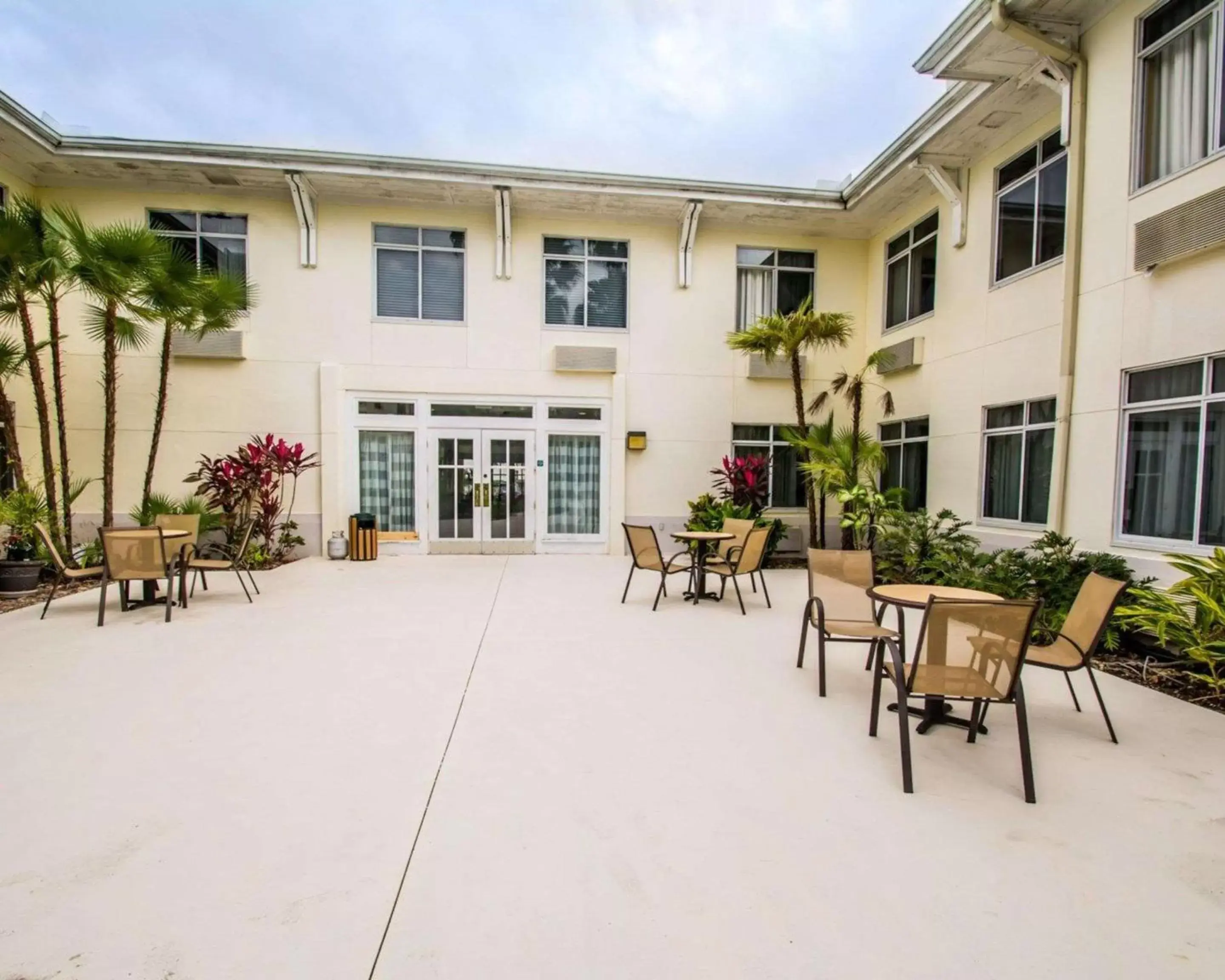 Patio, Property Building in Sleep Inn at PGA Village