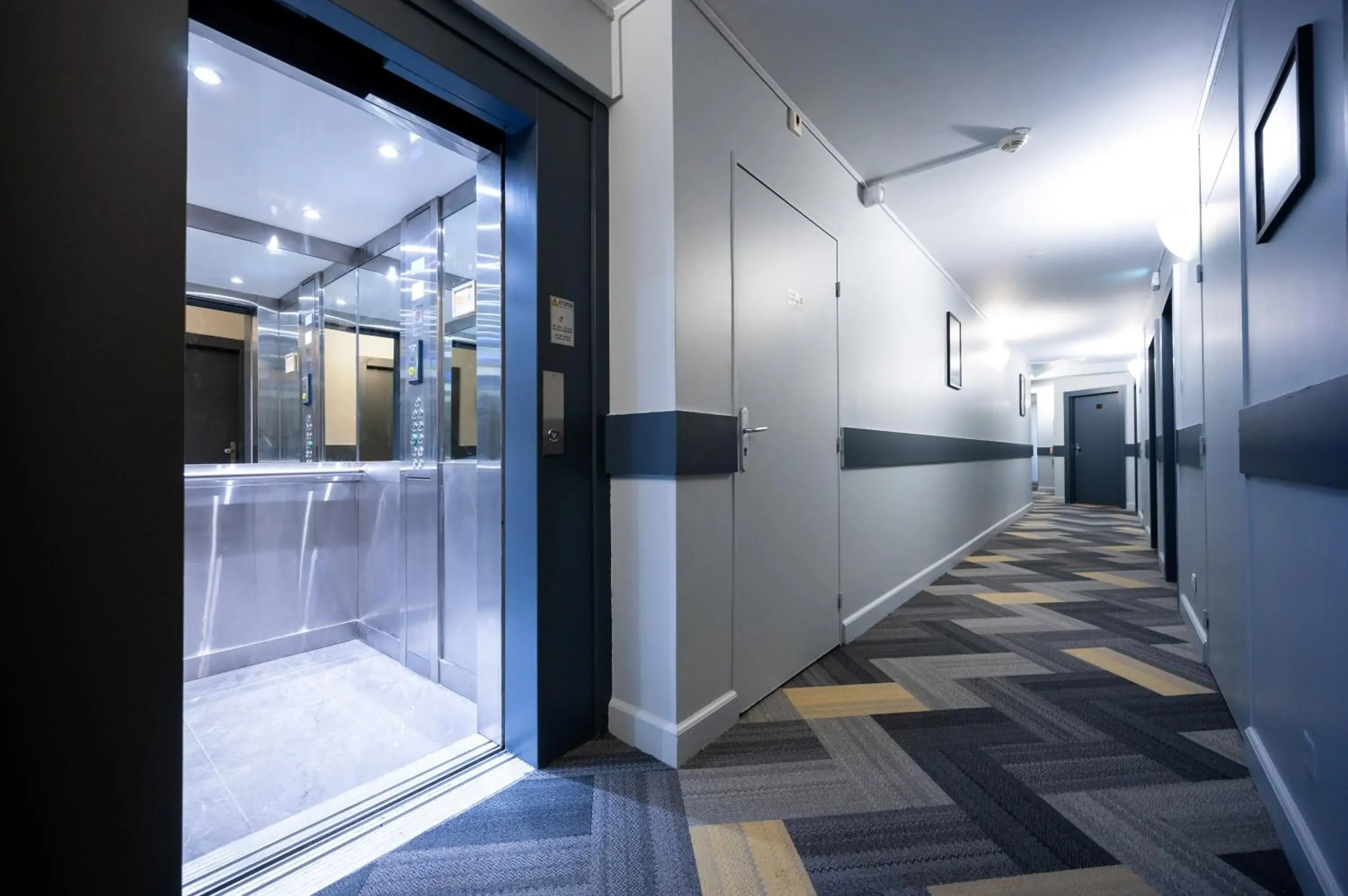 elevator in Staycity Aparthotels Gare de lEst