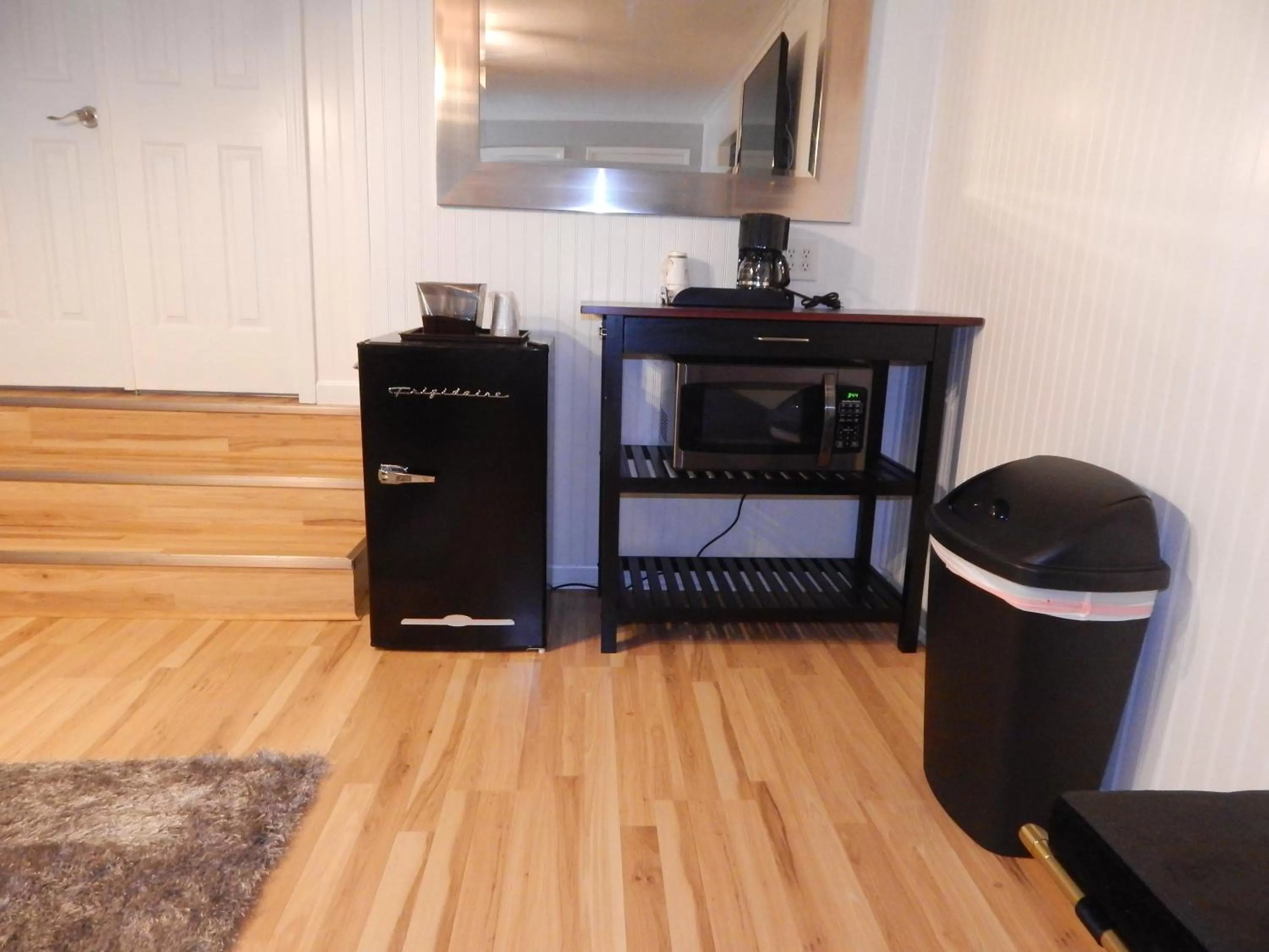 Coffee/tea facilities in Sunset Motel