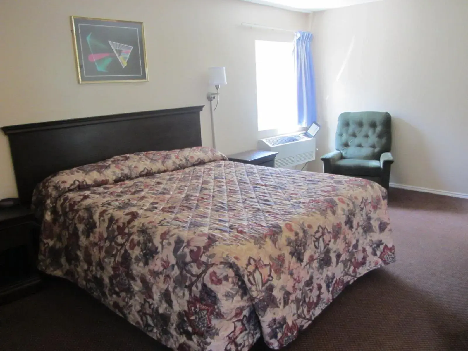 Bed in Super 8 by Wyndham Lubbock Civic Center North