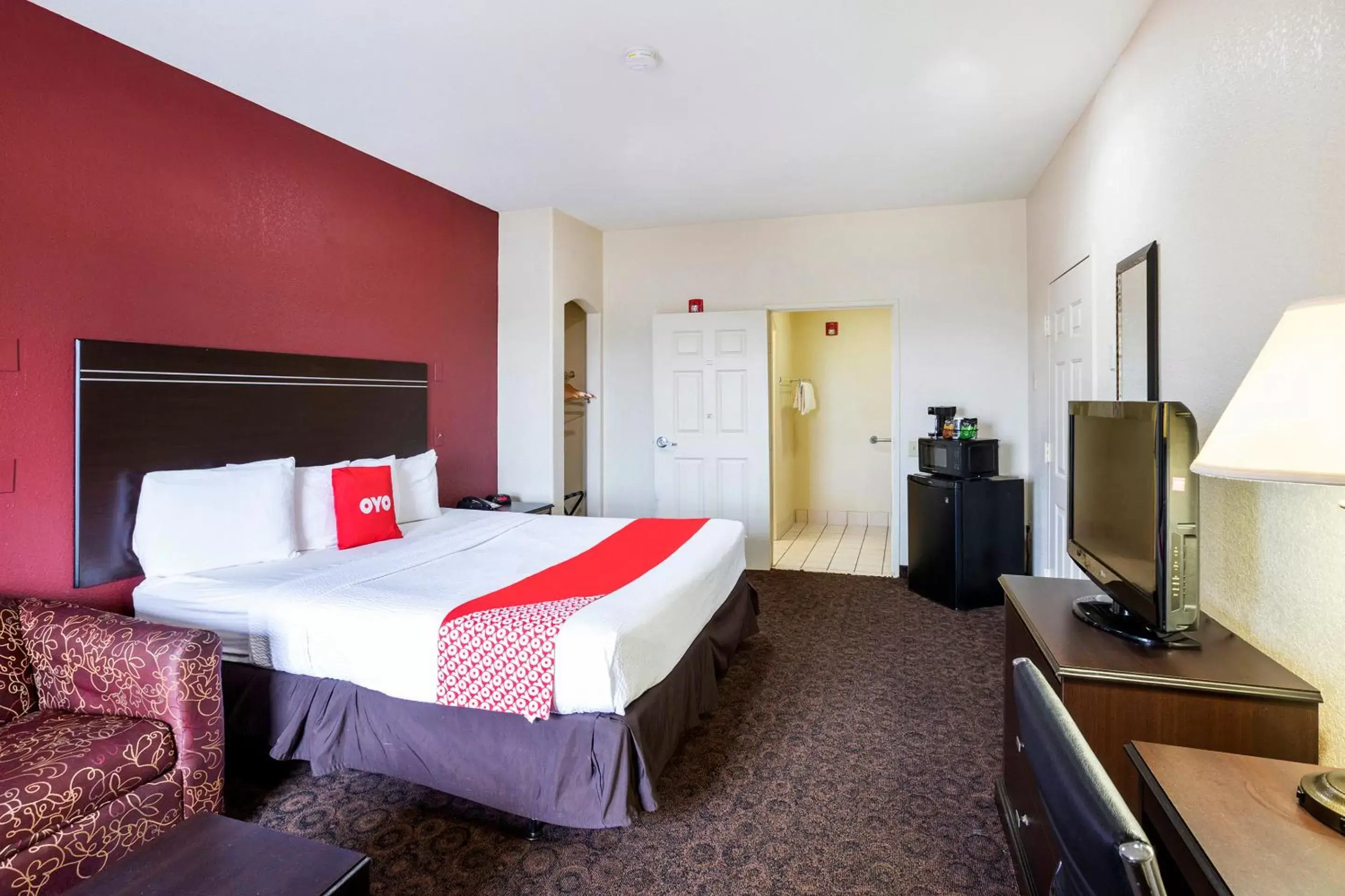 Bedroom, Bed in OYO Hotel LSU
