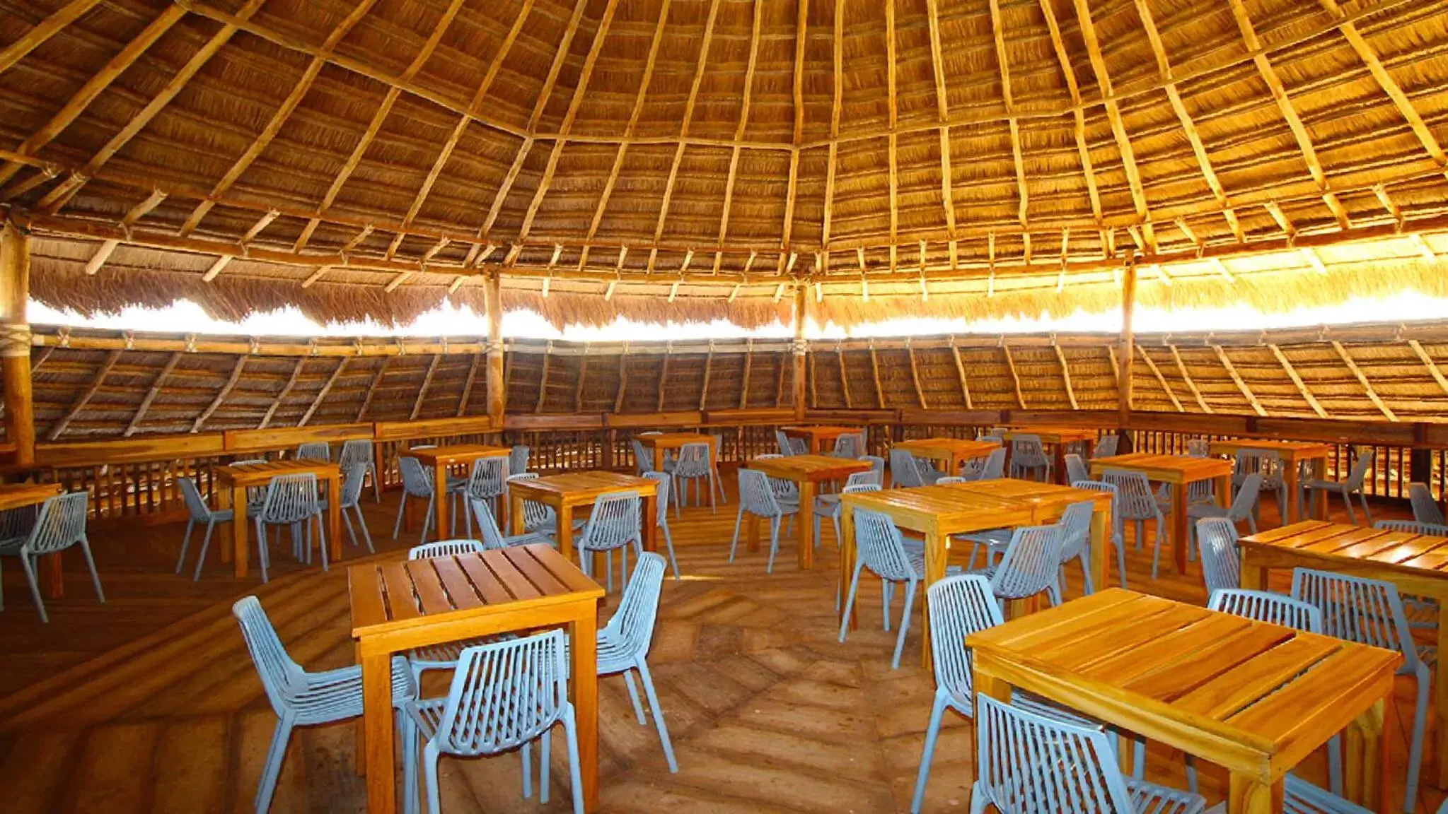 Restaurant/Places to Eat in On Vacation Wayira Beach