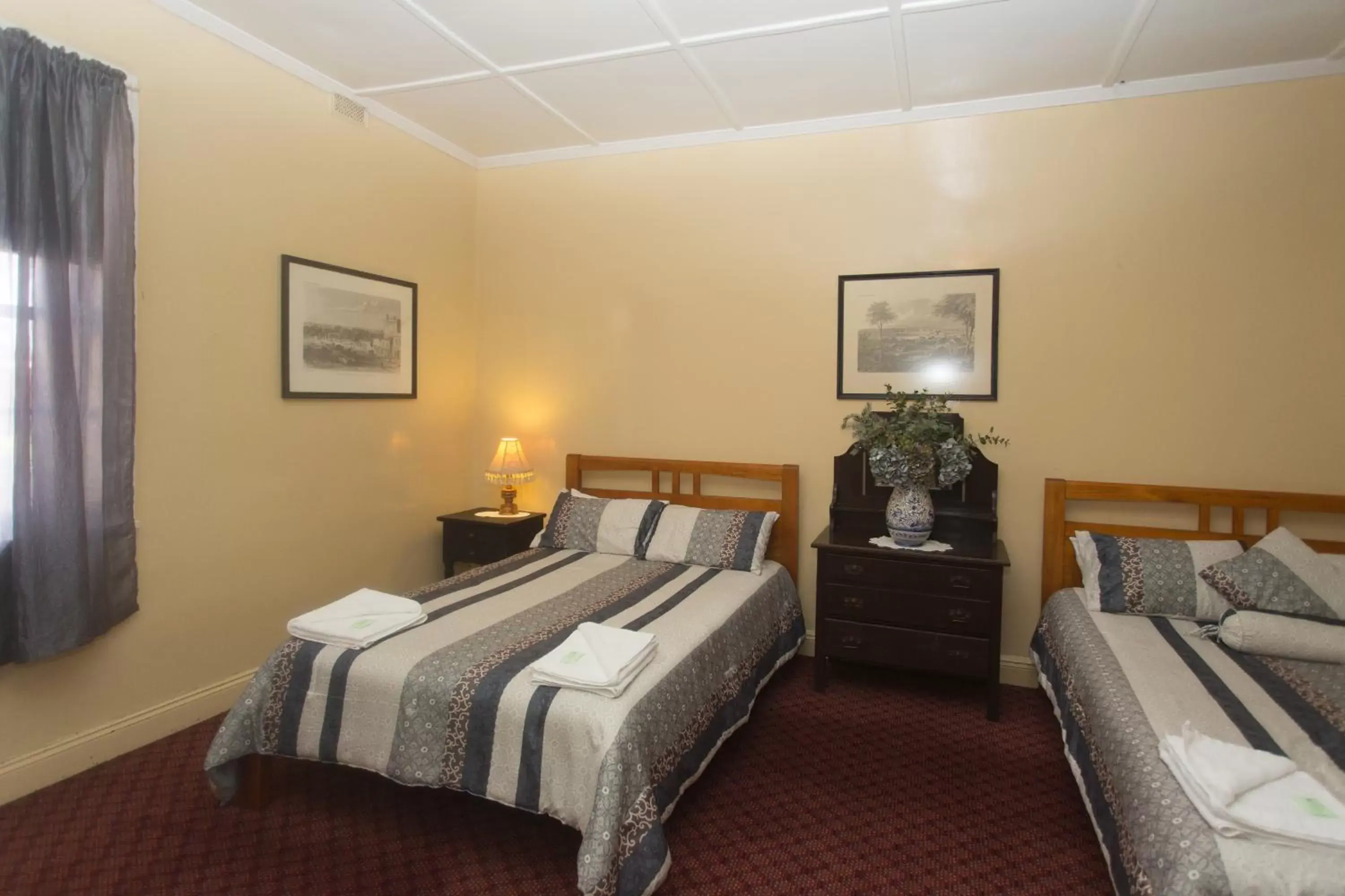 Bedroom, Bed in Southern Railway Hotel Goulburn