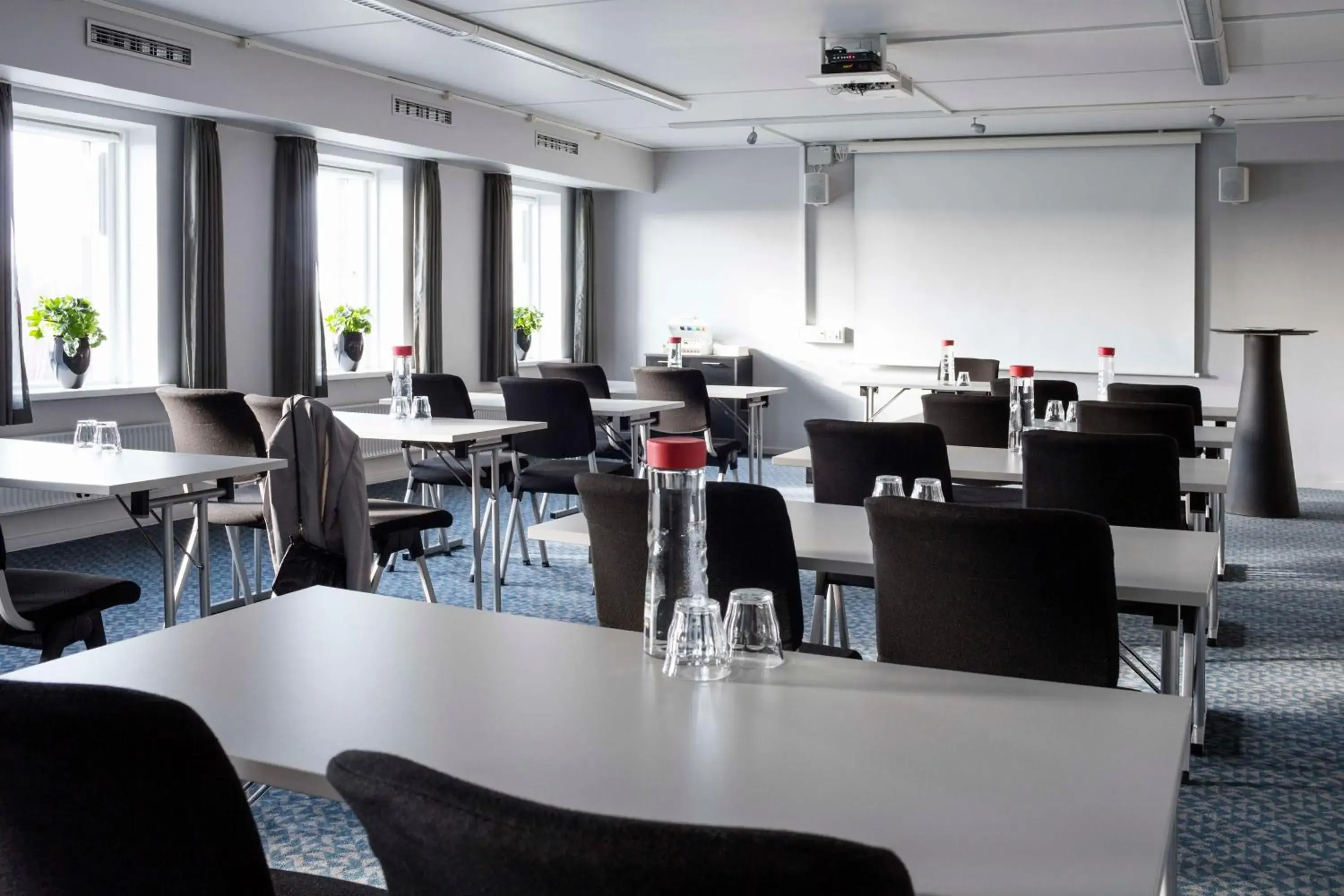 Meeting/conference room, Restaurant/Places to Eat in Scandic Regina