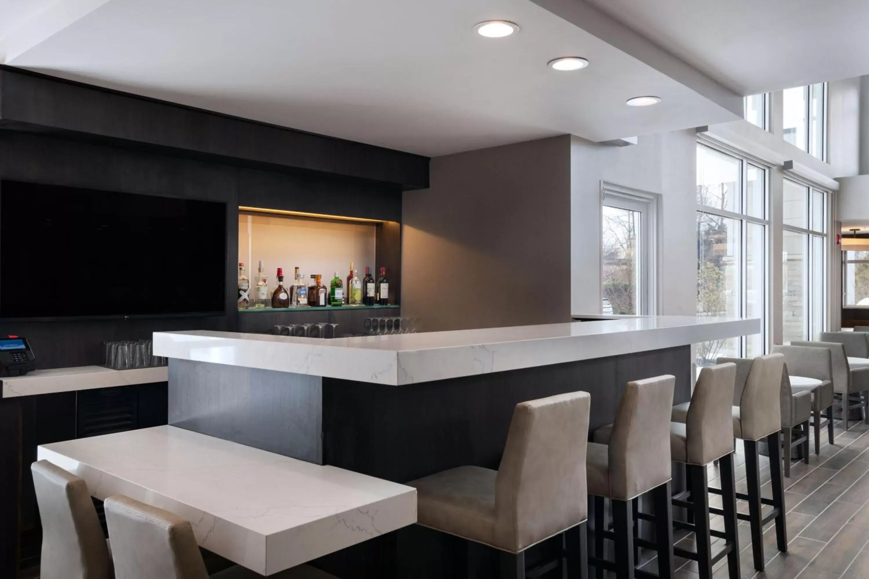 Restaurant/places to eat, Lounge/Bar in Residence Inn New Brunswick Tower Center Blvd.