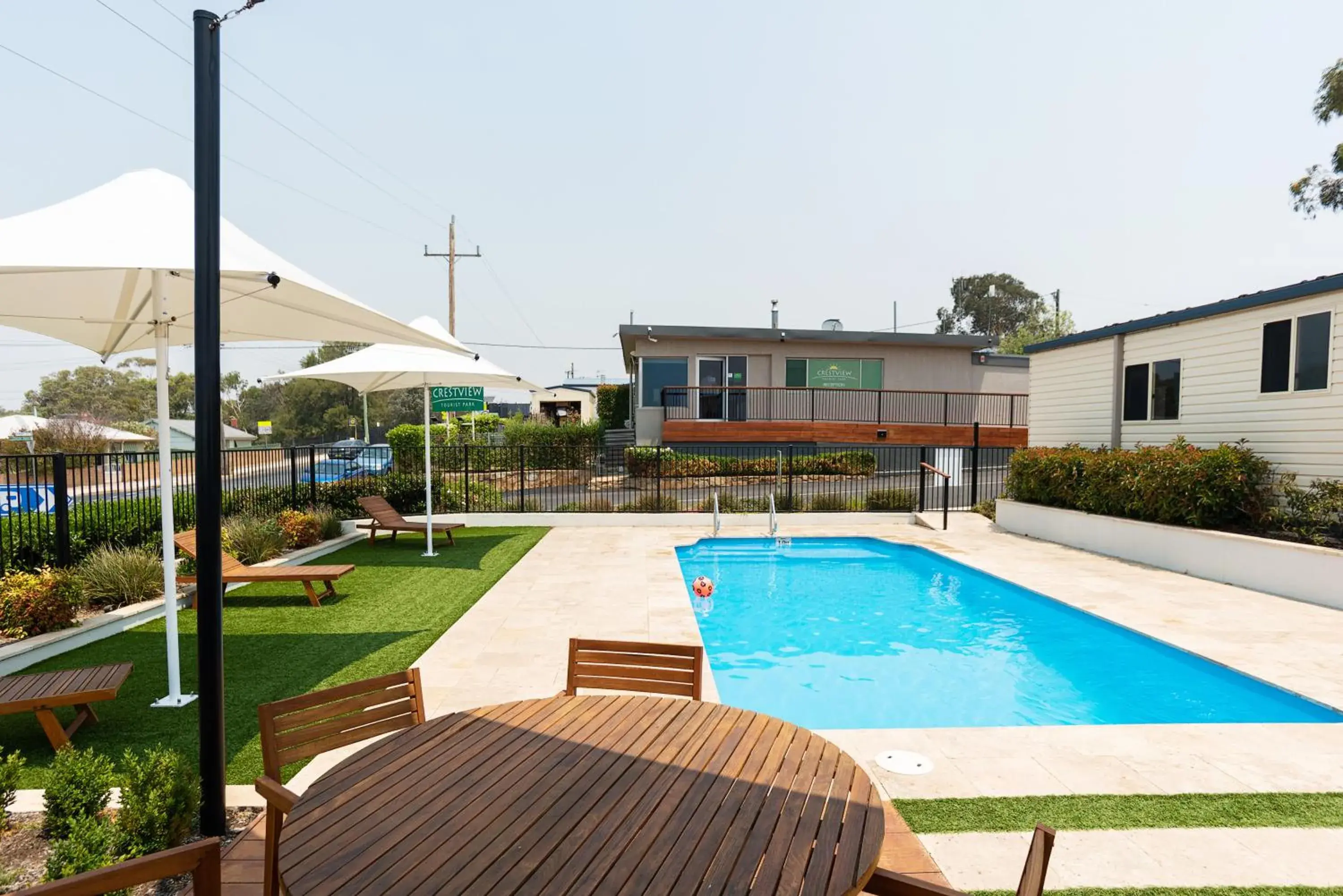 BBQ facilities, Swimming Pool in Crestview Tourist Park