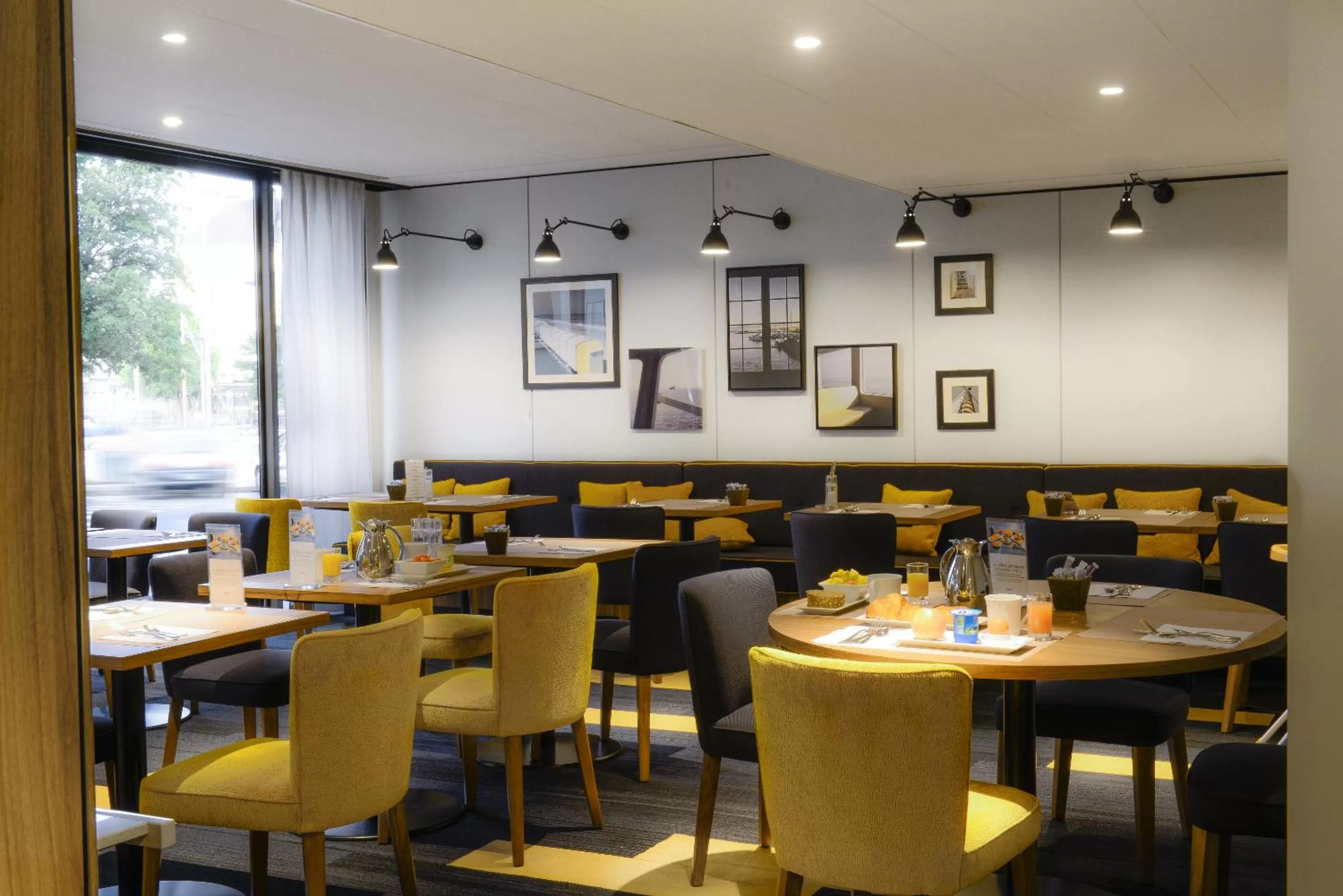 Restaurant/places to eat in Mercure Caen Centre Port De Plaisance