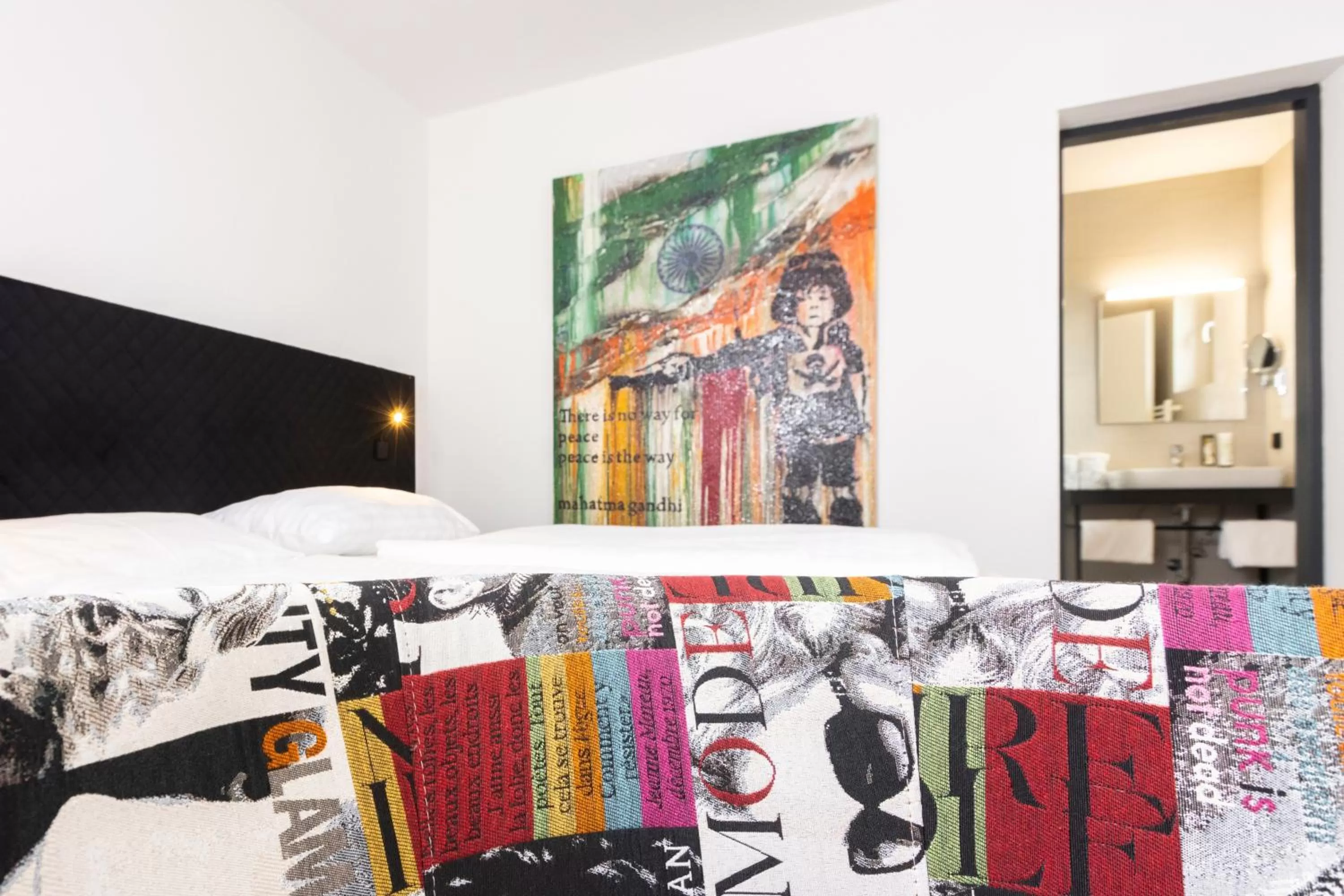 Decorative detail, Bed in Das Edlinger