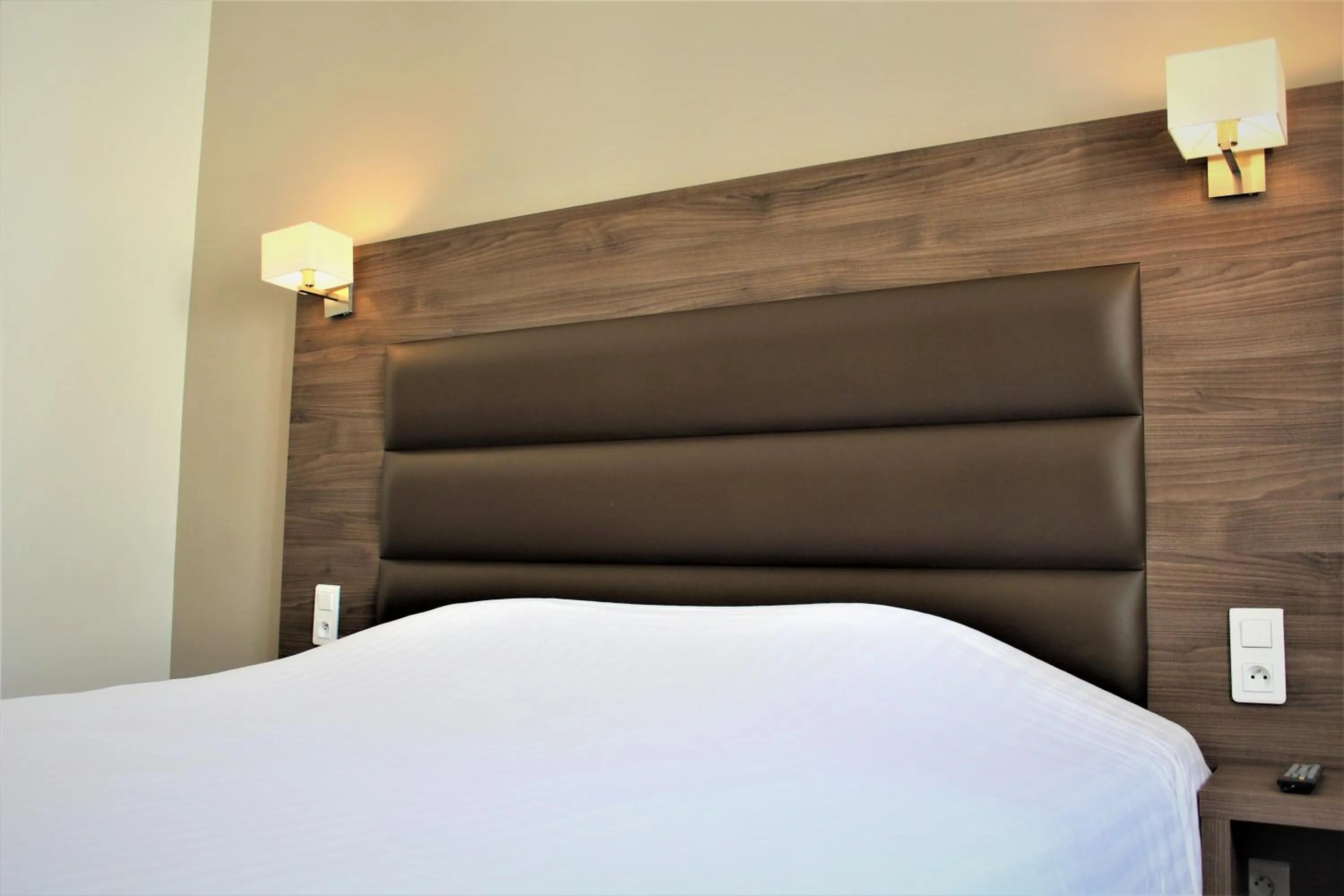 Bedroom in Royal Hôtel Angers