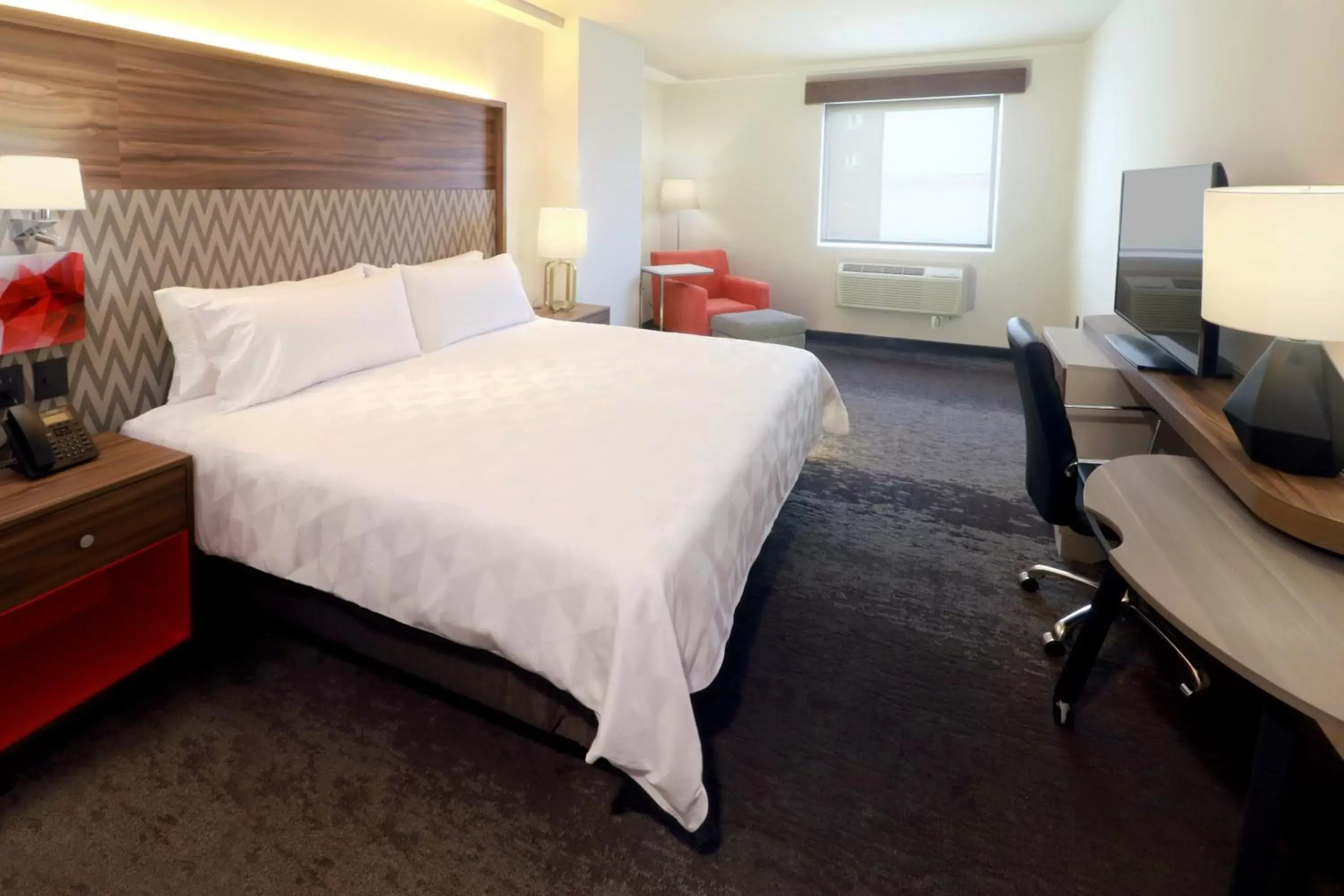 Photo of the whole room, Bed in Holiday Inn & Suites - Monterrey Apodaca Zona Airport, an IHG Hotel