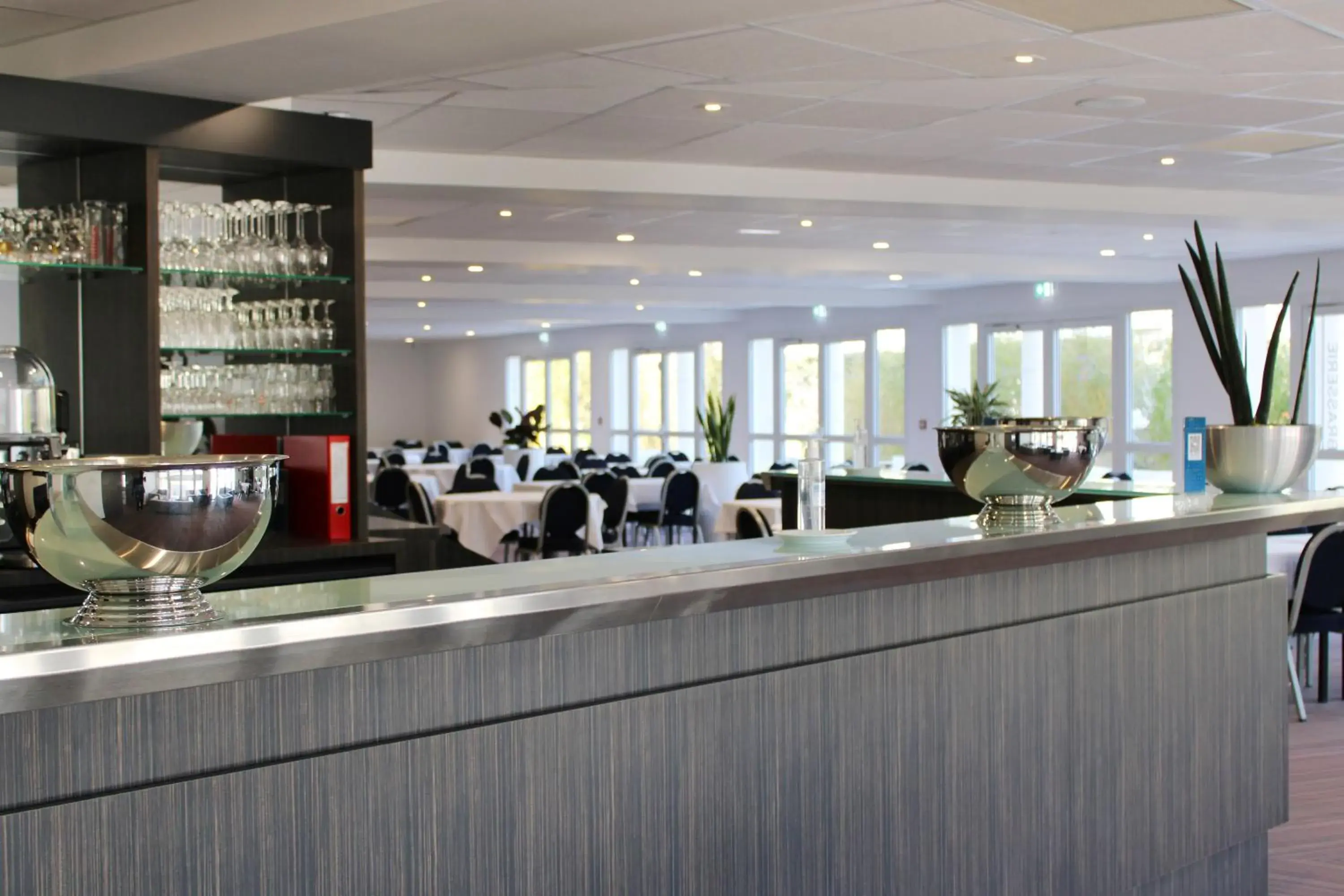 Lounge or bar in Golden Tulip La Baule