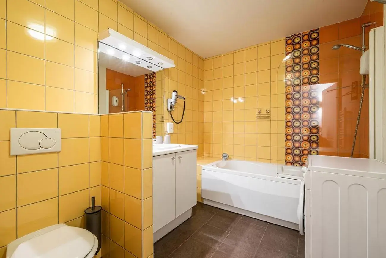 Bathroom in Eden Hotel, Apartments and Chalet Chamonix Les Praz