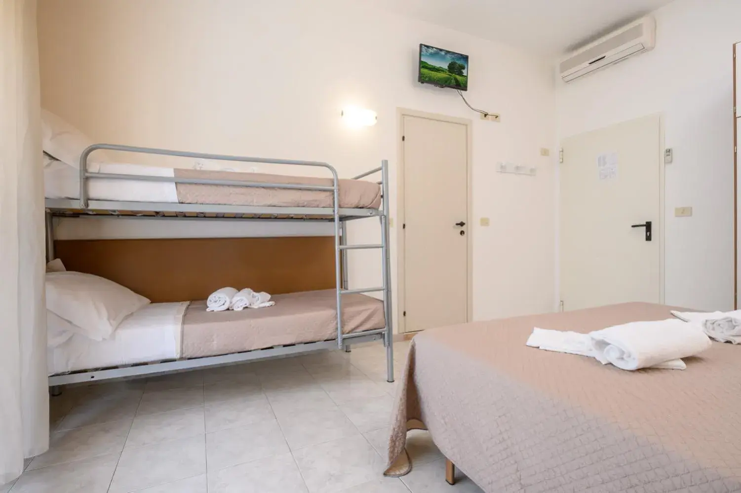 Photo of the whole room, Bunk Bed in Hotel Cà Vanni