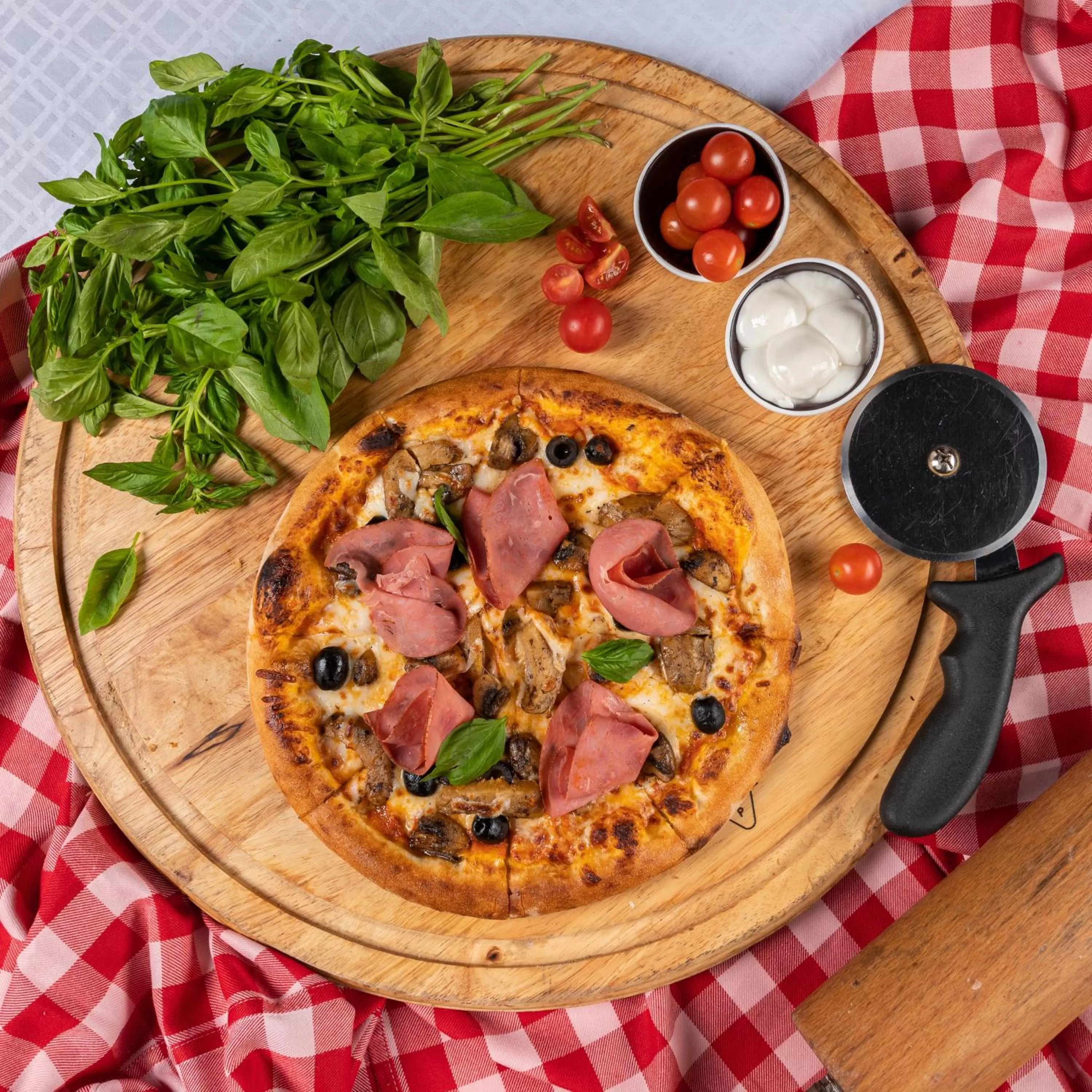 Restaurant/places to eat in Crowne Plaza Dubai Deira by IHG