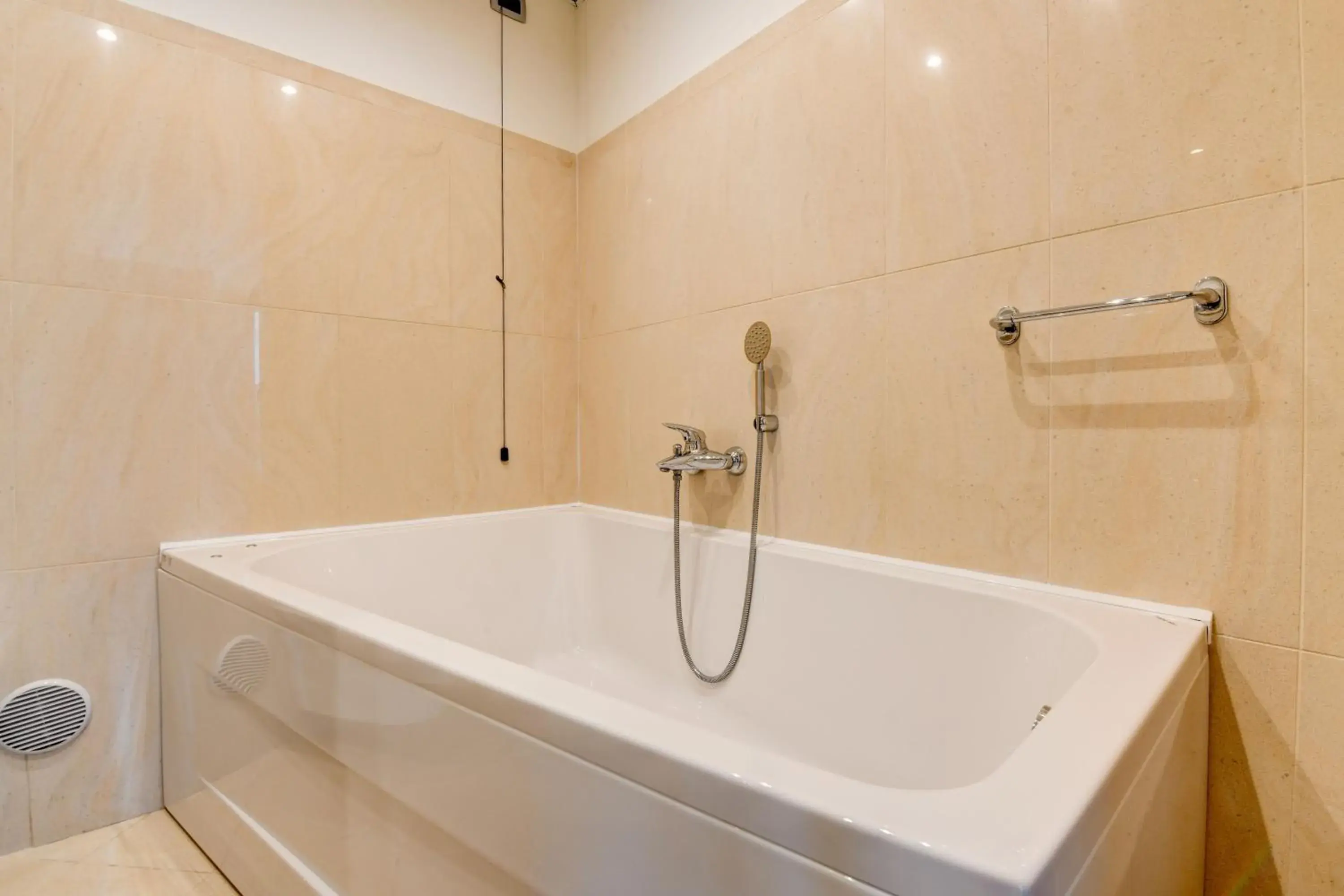 Hot Tub, Bathroom in Hotel Rivus