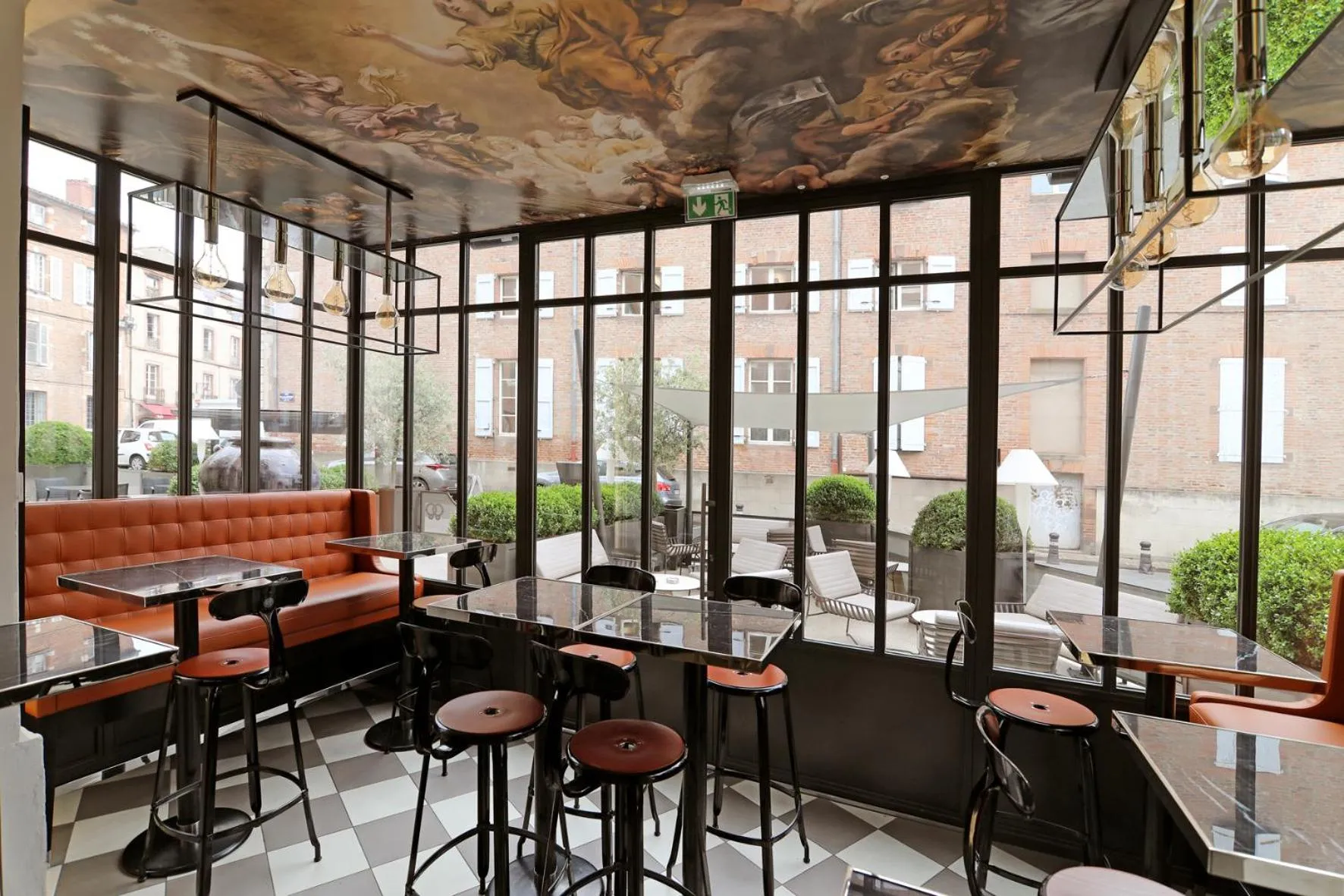 Lounge or bar in Hôtel Alchimy