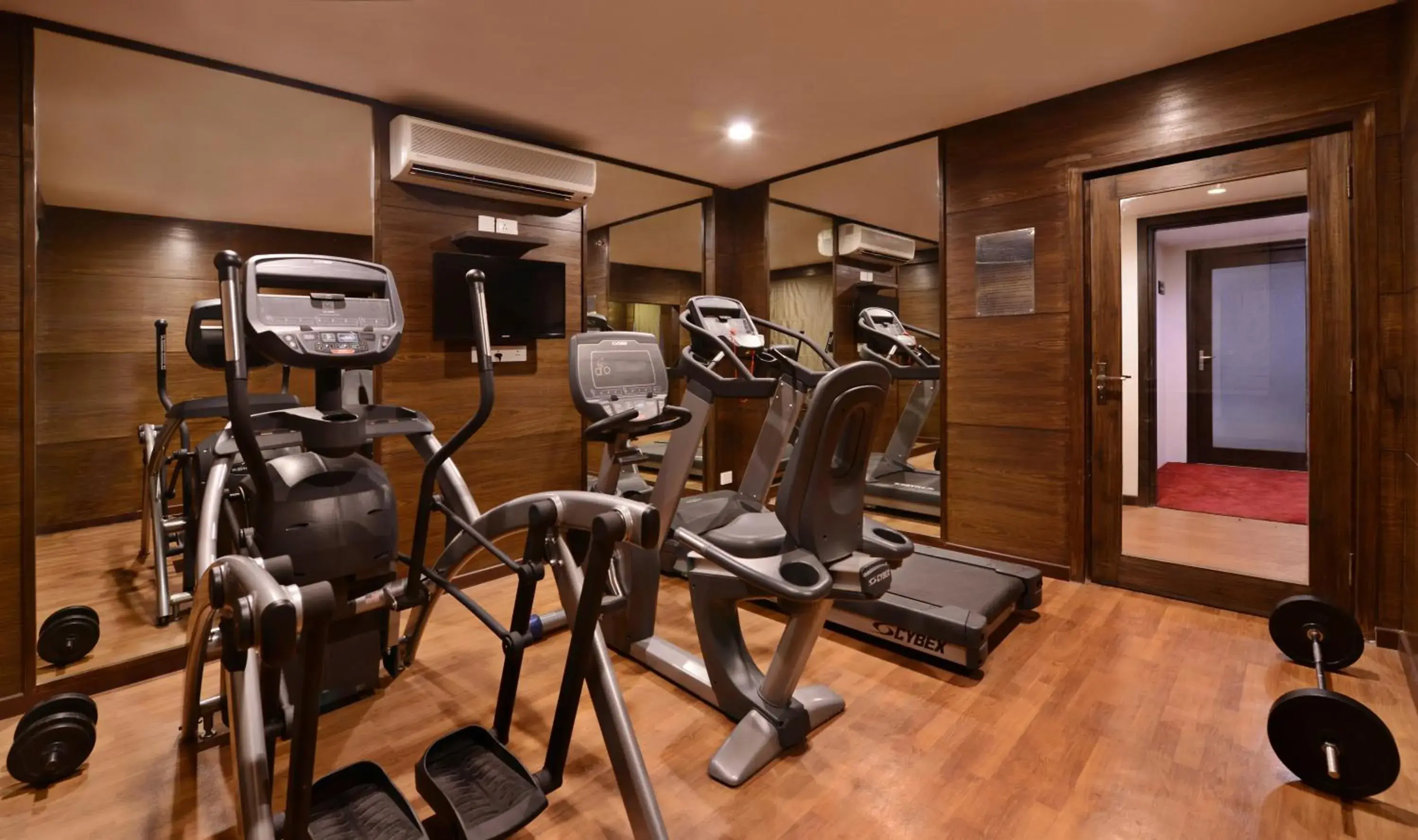 Fitness centre/facilities, Fitness Center/Facilities in Leisure Inn Grand Chanakya