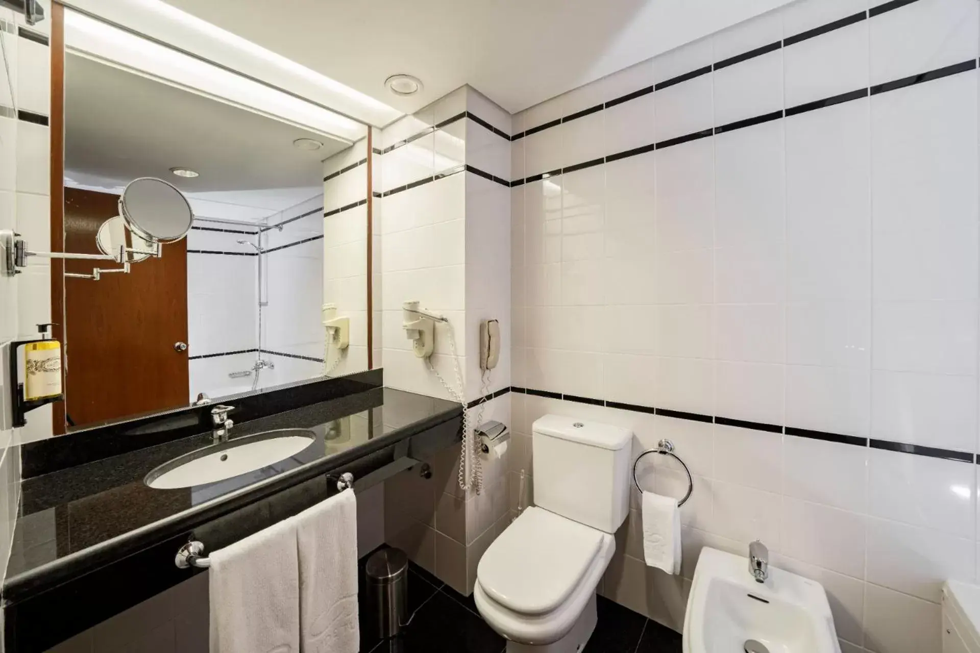 Bathroom in Hotel do Canal