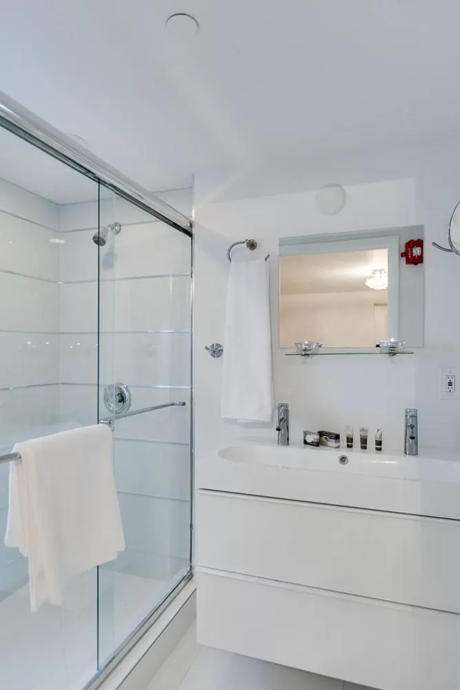 Bathroom in Bars B&B South Beach Hotel