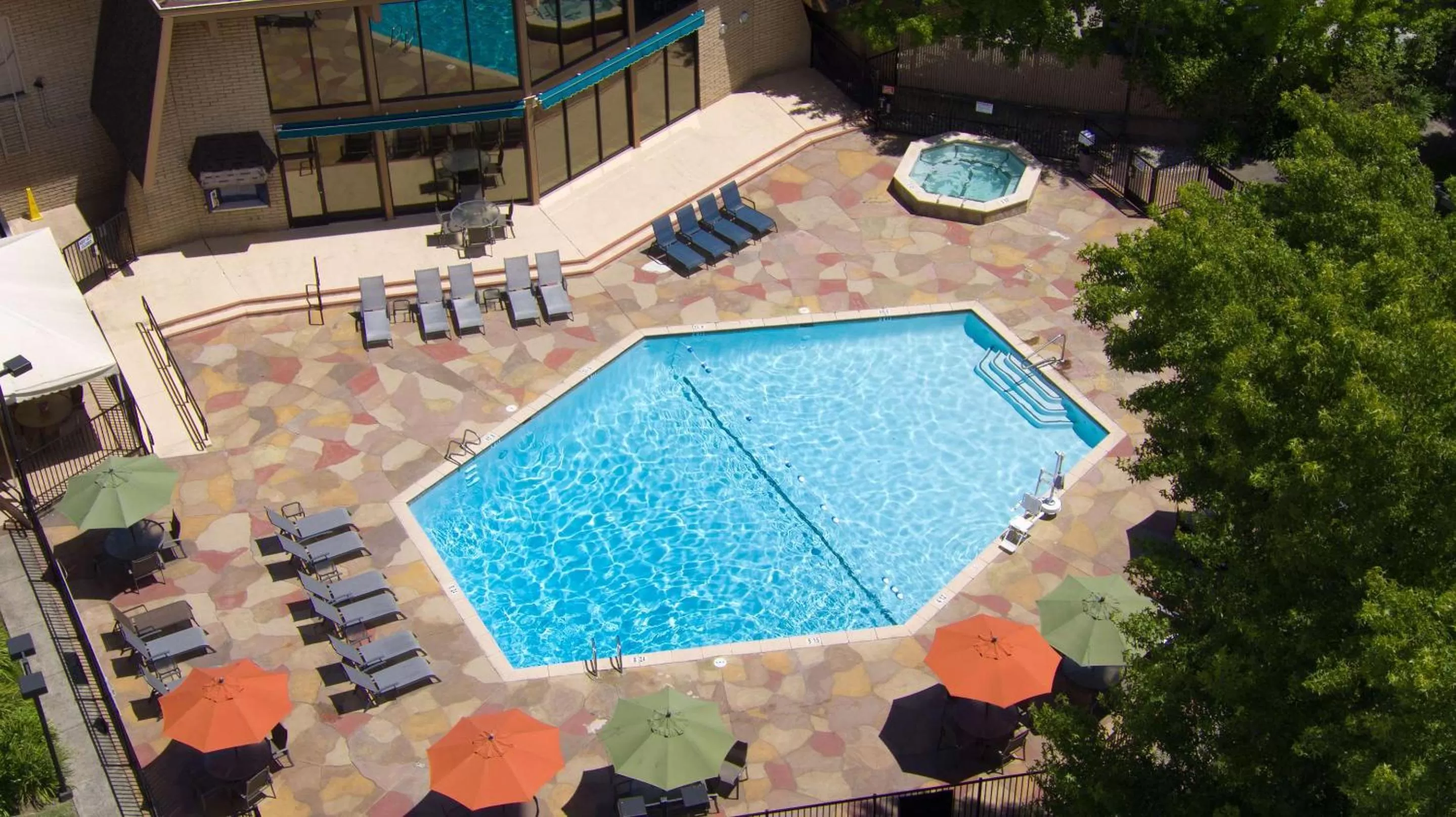 Swimming pool in Red Lion Hotel Redding