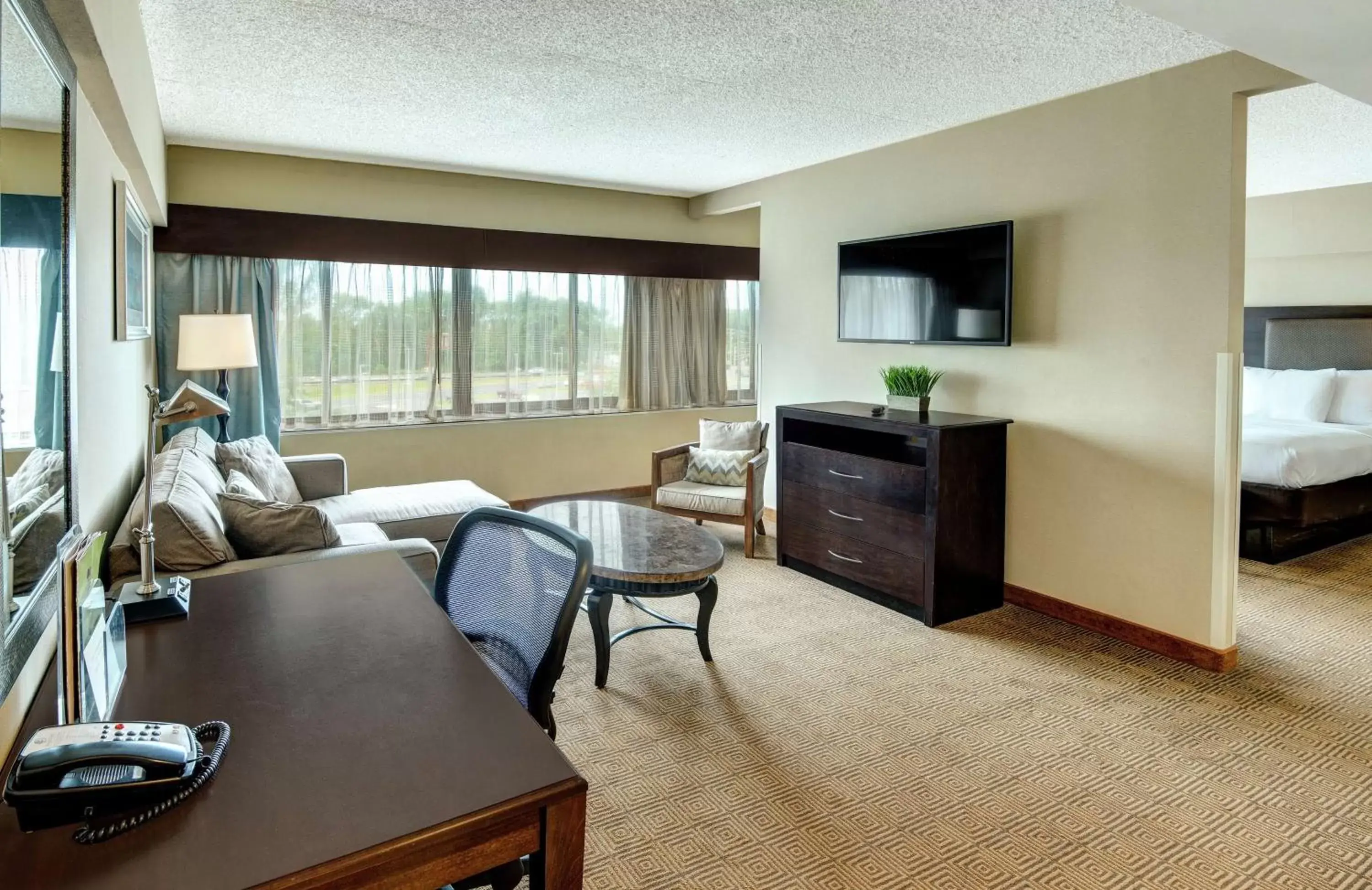 Bedroom, Seating Area in DoubleTree by Hilton Tinton Falls-Eatontown